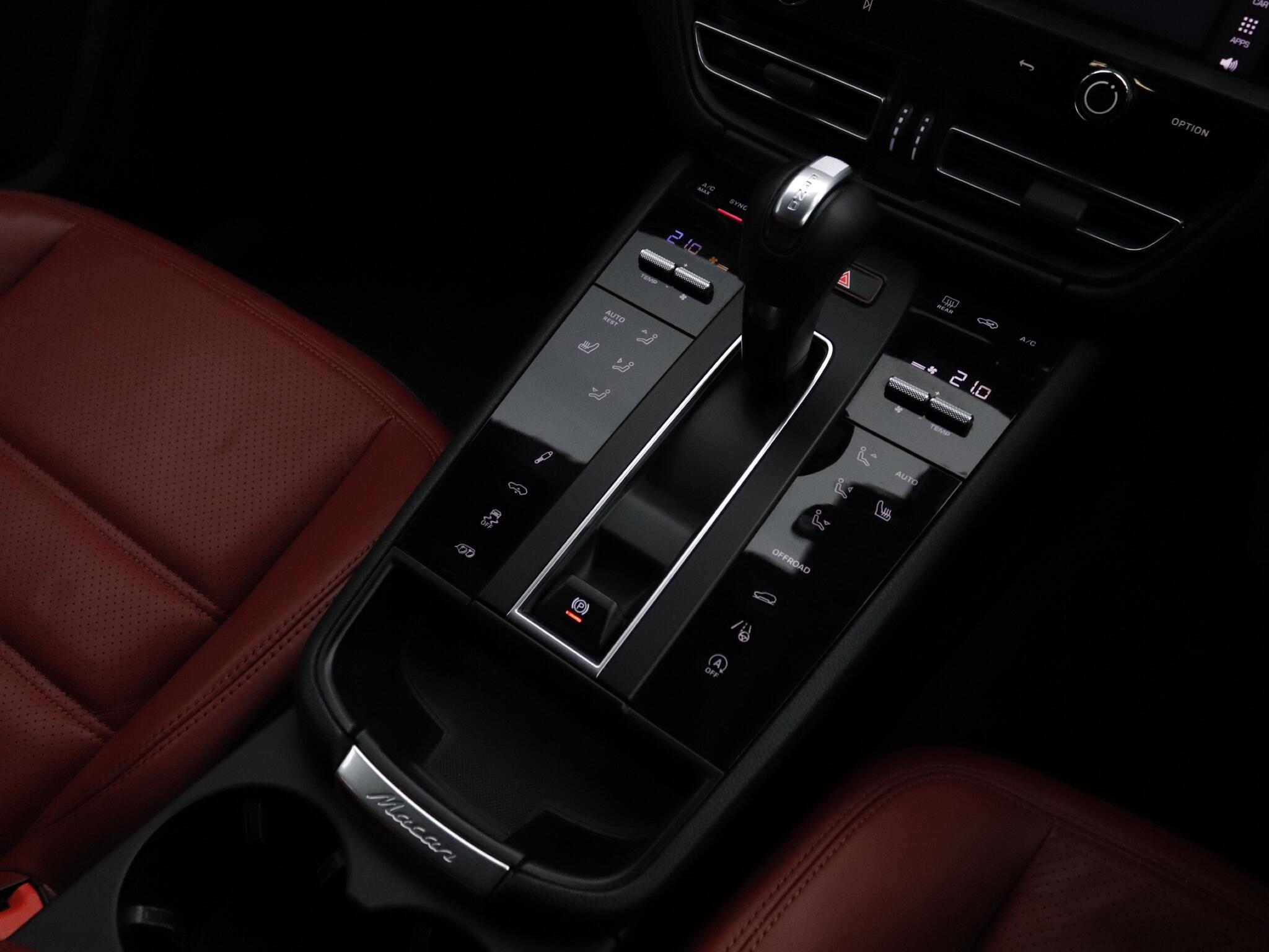 Porsche Macan view 28