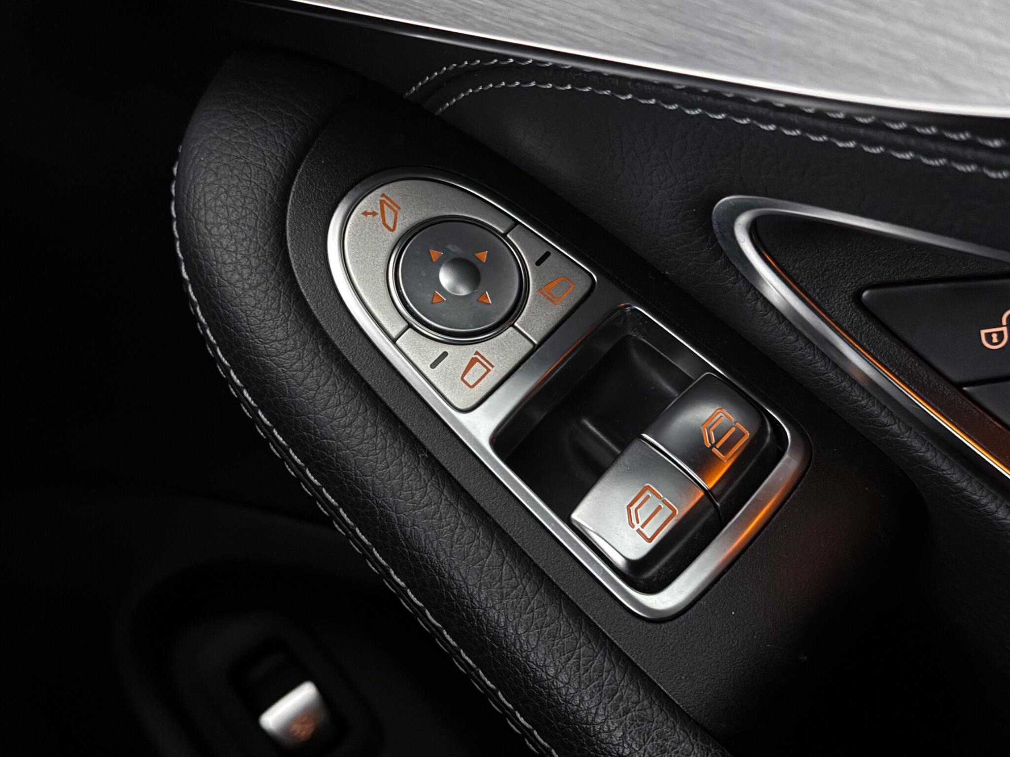 Mercedes-Benz C-Class view 19
