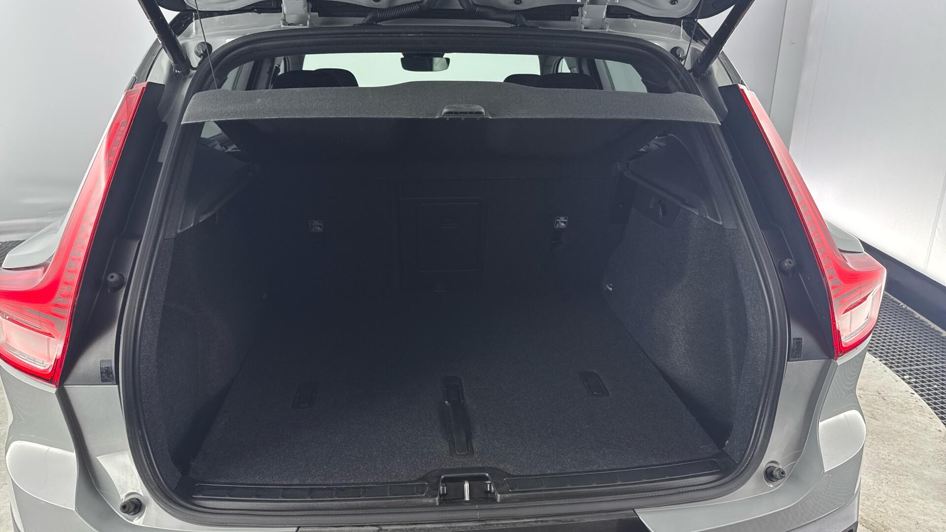 Volvo EX40 view 15