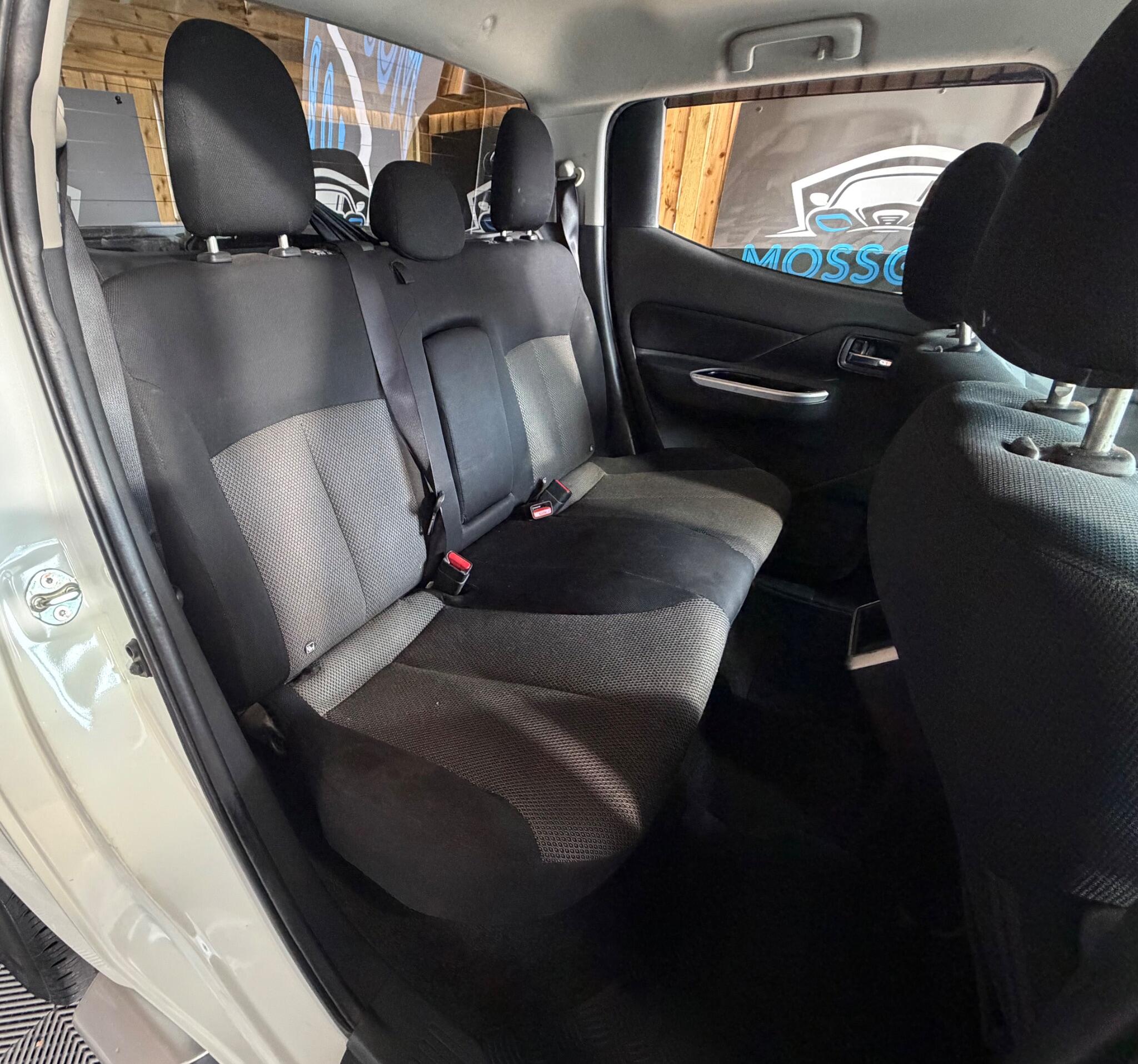 Mitsubishi L200 view 32