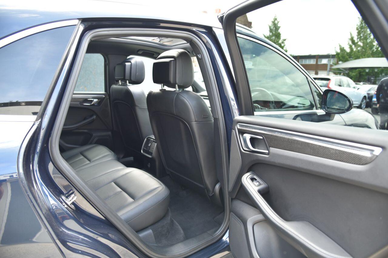 Porsche Macan view 25