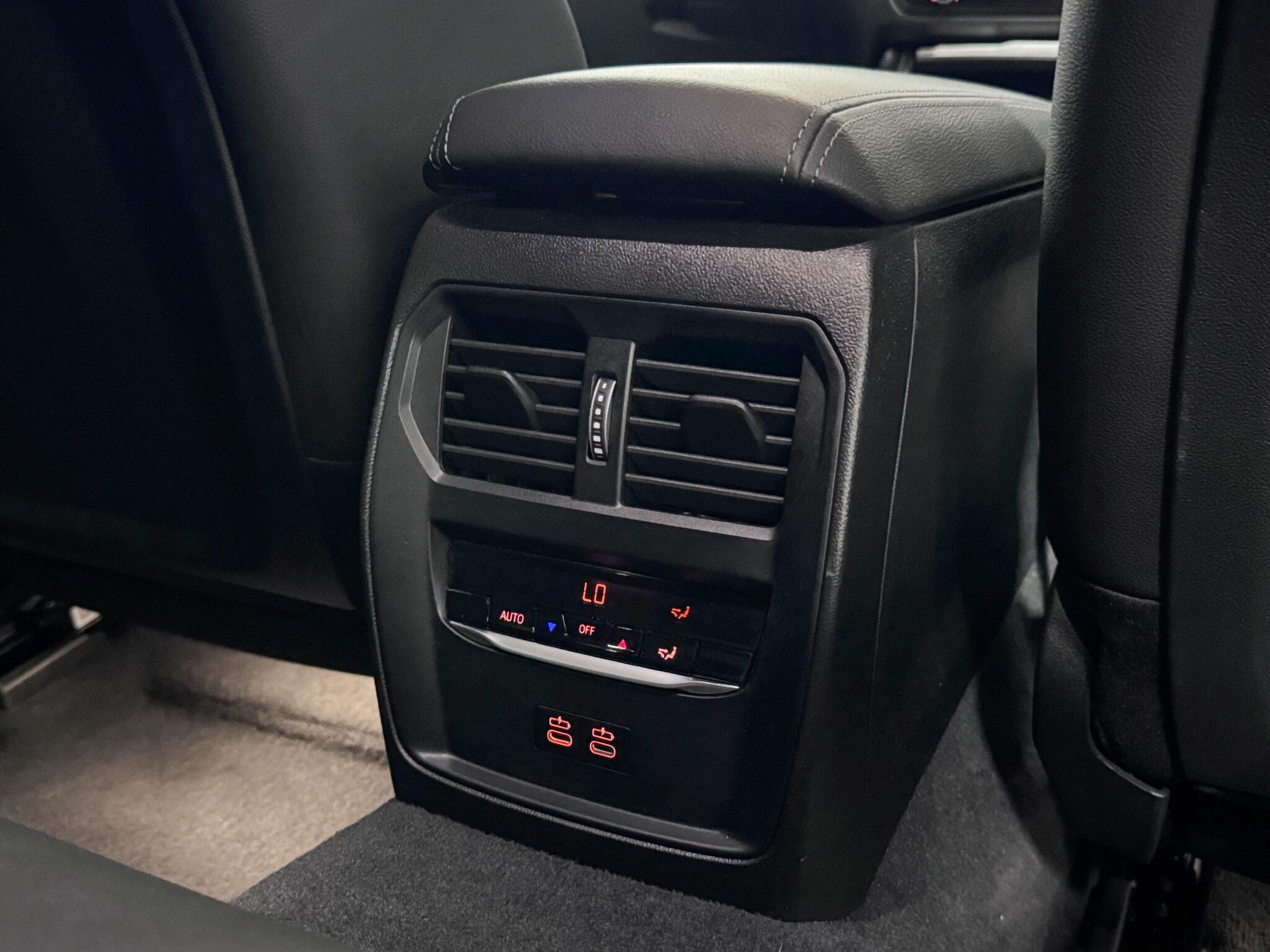 BMW 3 Series view 12