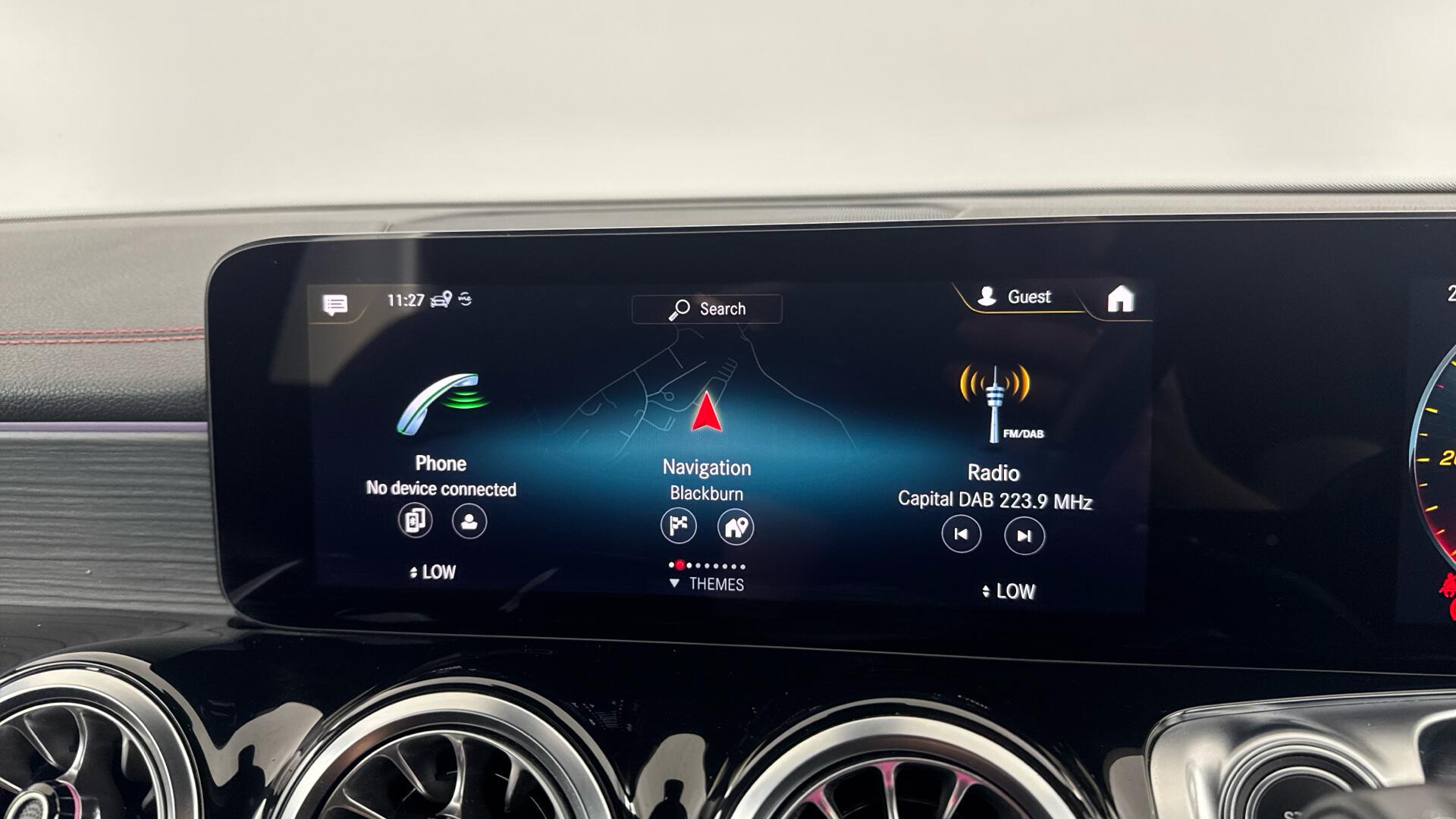 Mercedes-Benz Eqb 300 view 12
