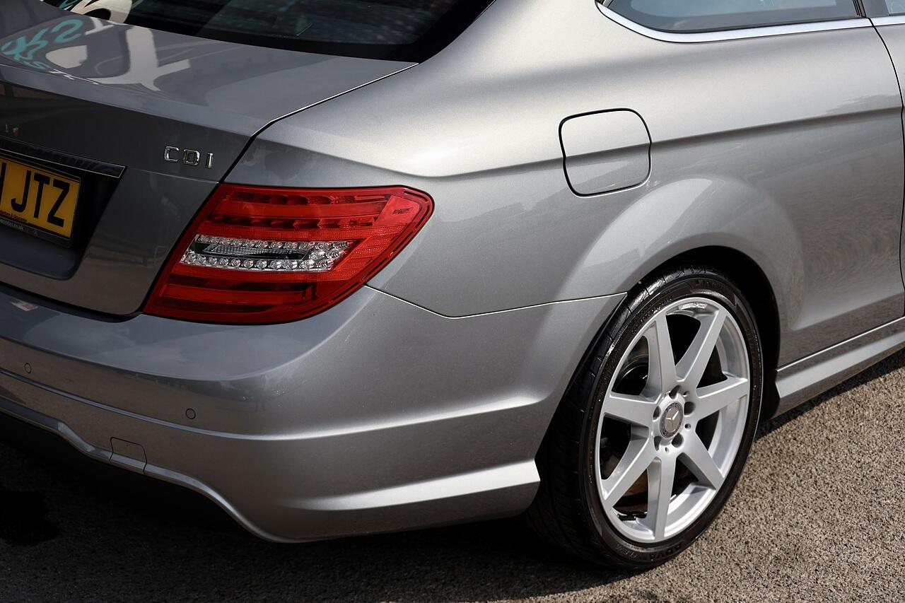 Mercedes-Benz C Class view 21