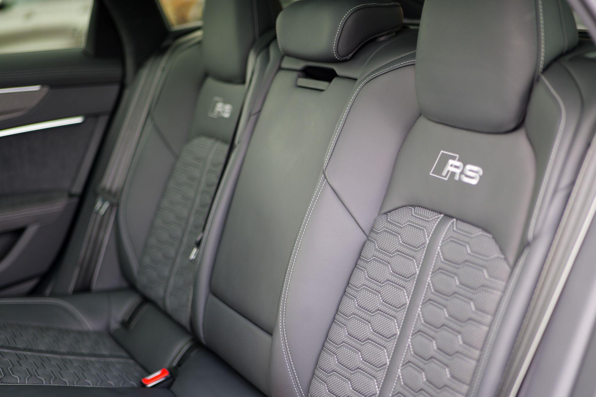 Audi RS6 Avant view 27