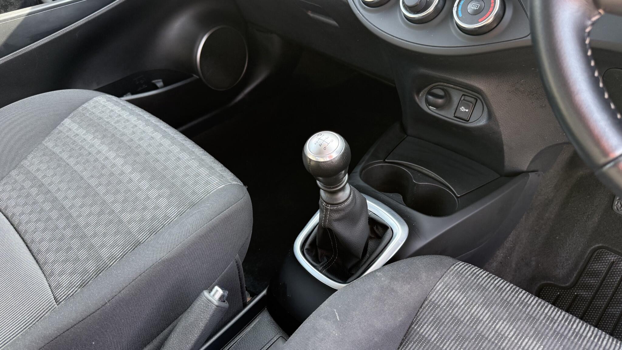 Toyota Yaris view 25