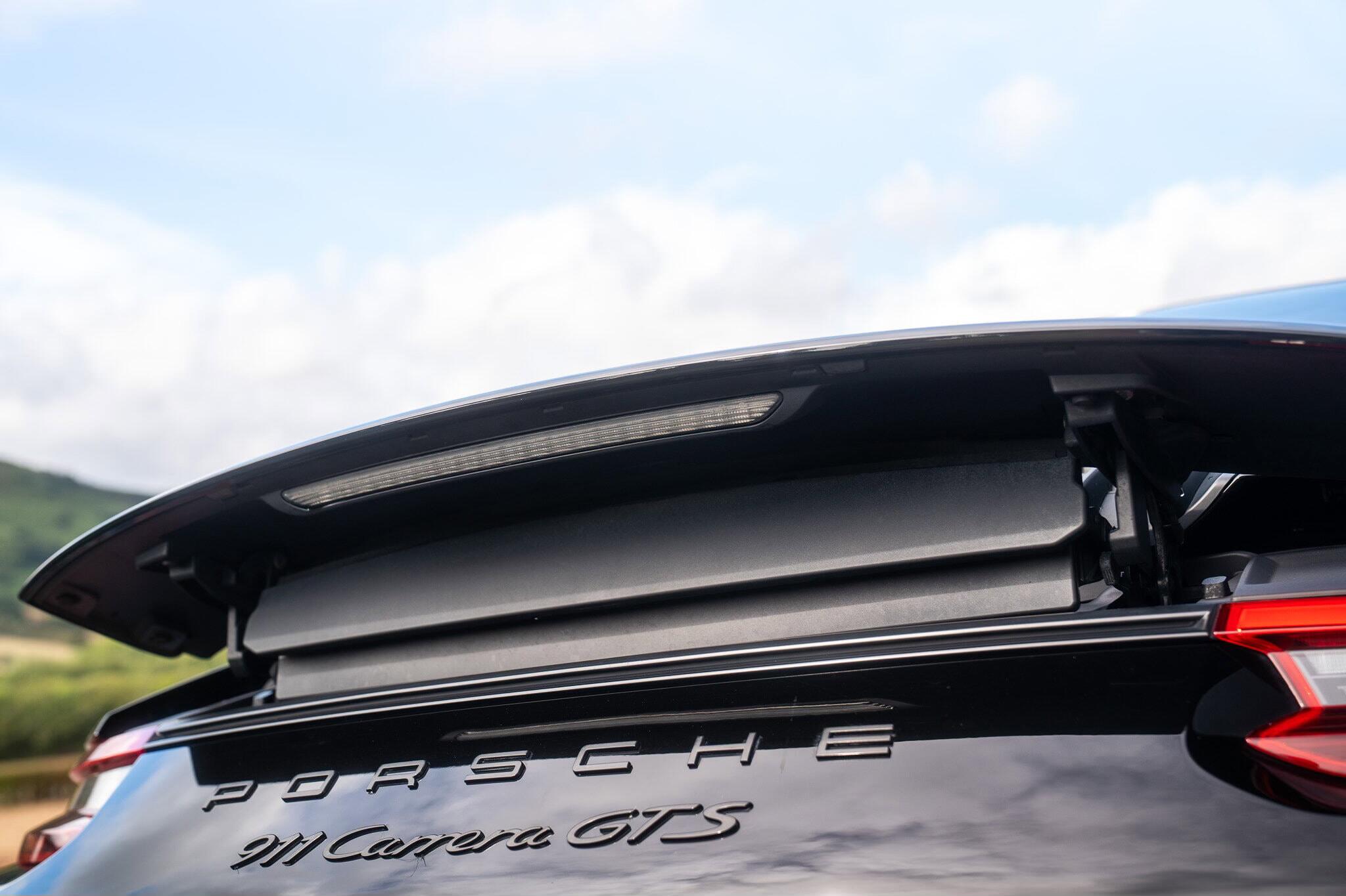 Porsche 911 view 16
