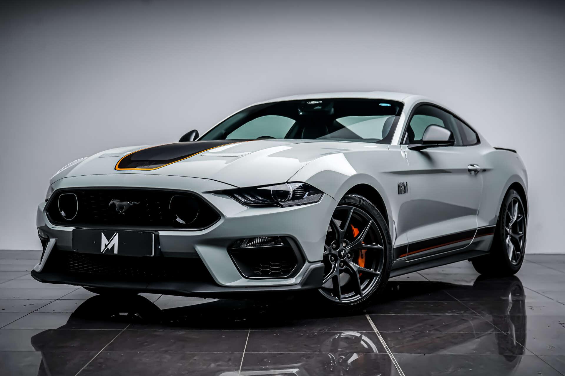 Ford Mustang view 5