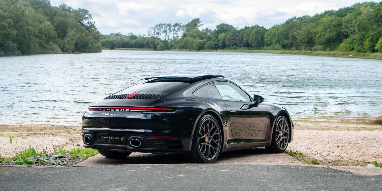 Porsche 911 view 6