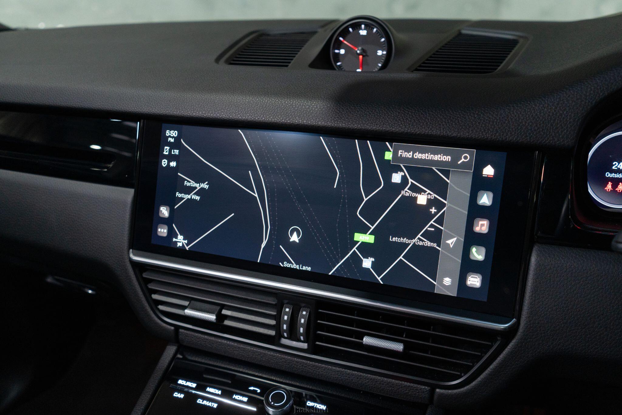 Porsche Cayenne view 21