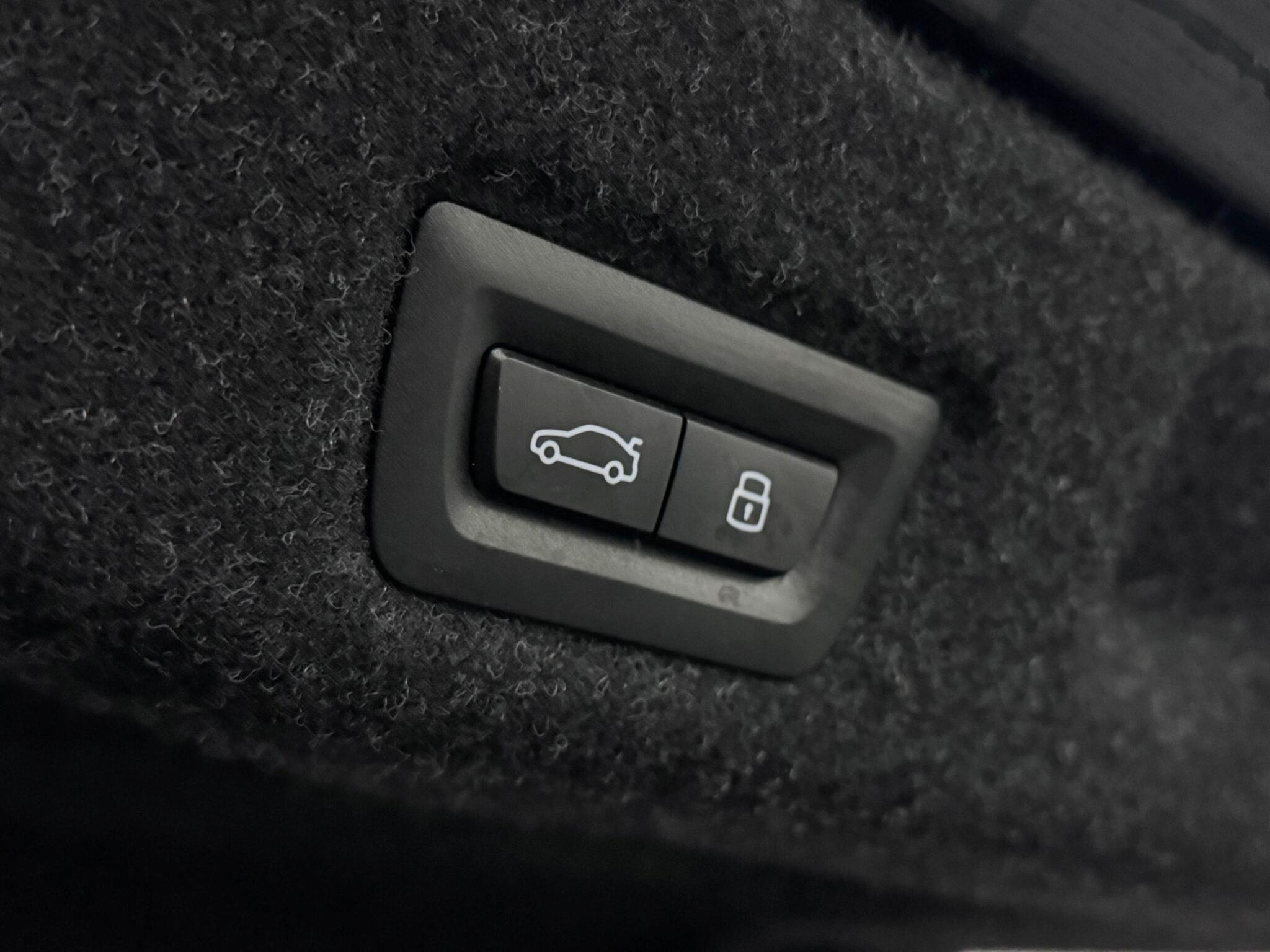 BMW 5 Series view 8