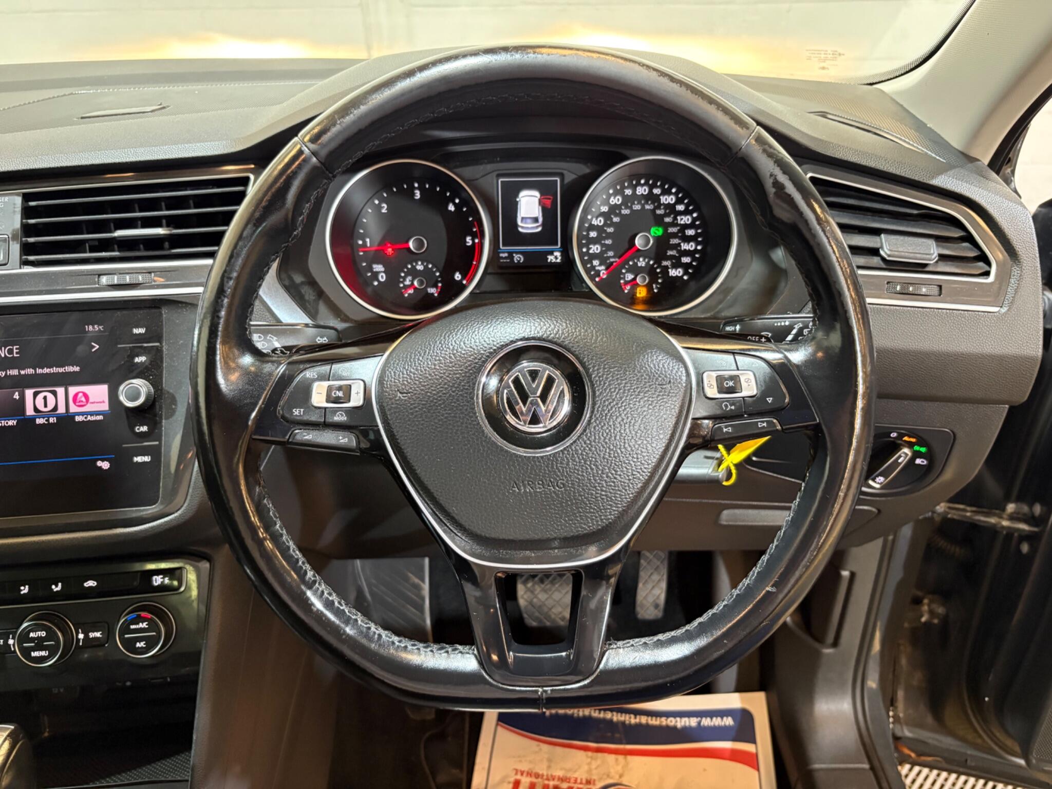 Volkswagen Tiguan view 6
