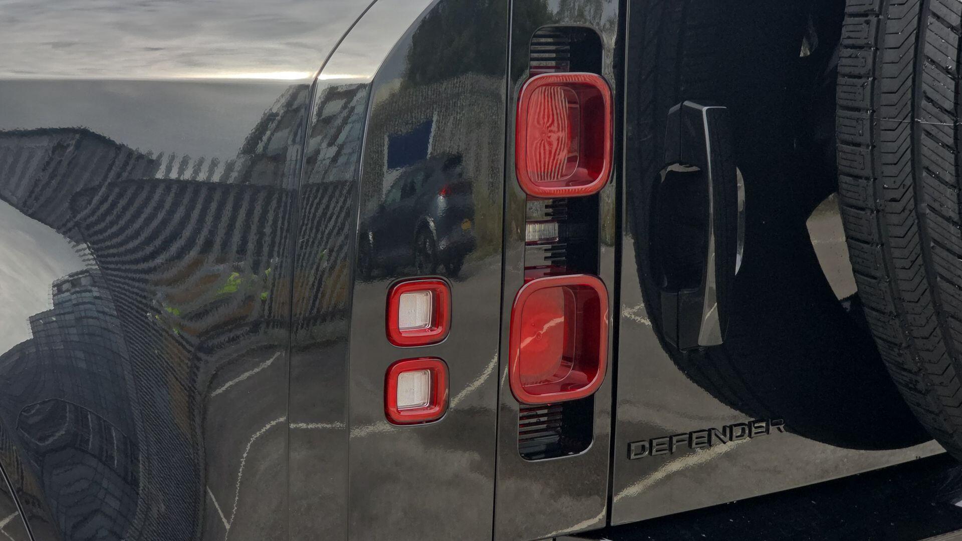 Land Rover Defender view 19