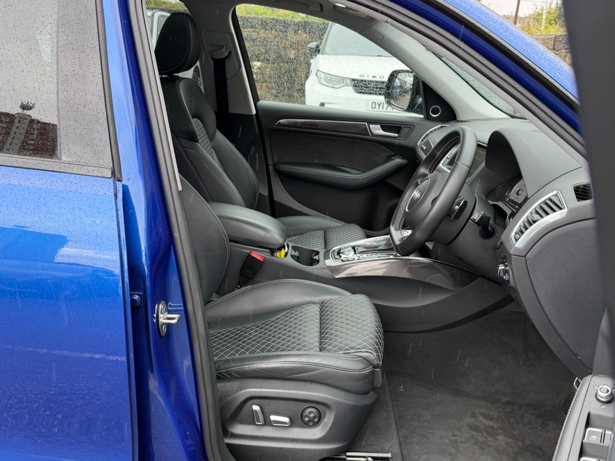 Audi SQ5 view 16