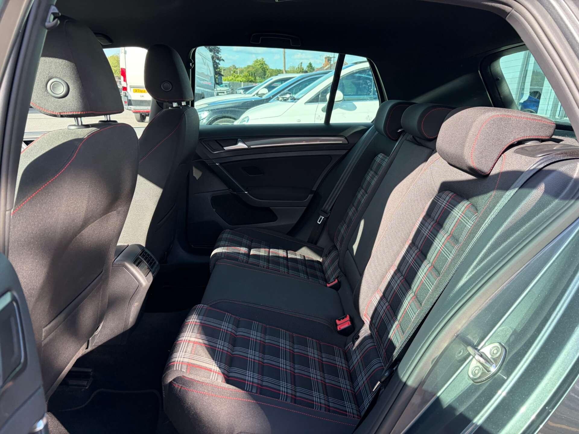 Volkswagen Golf view 20