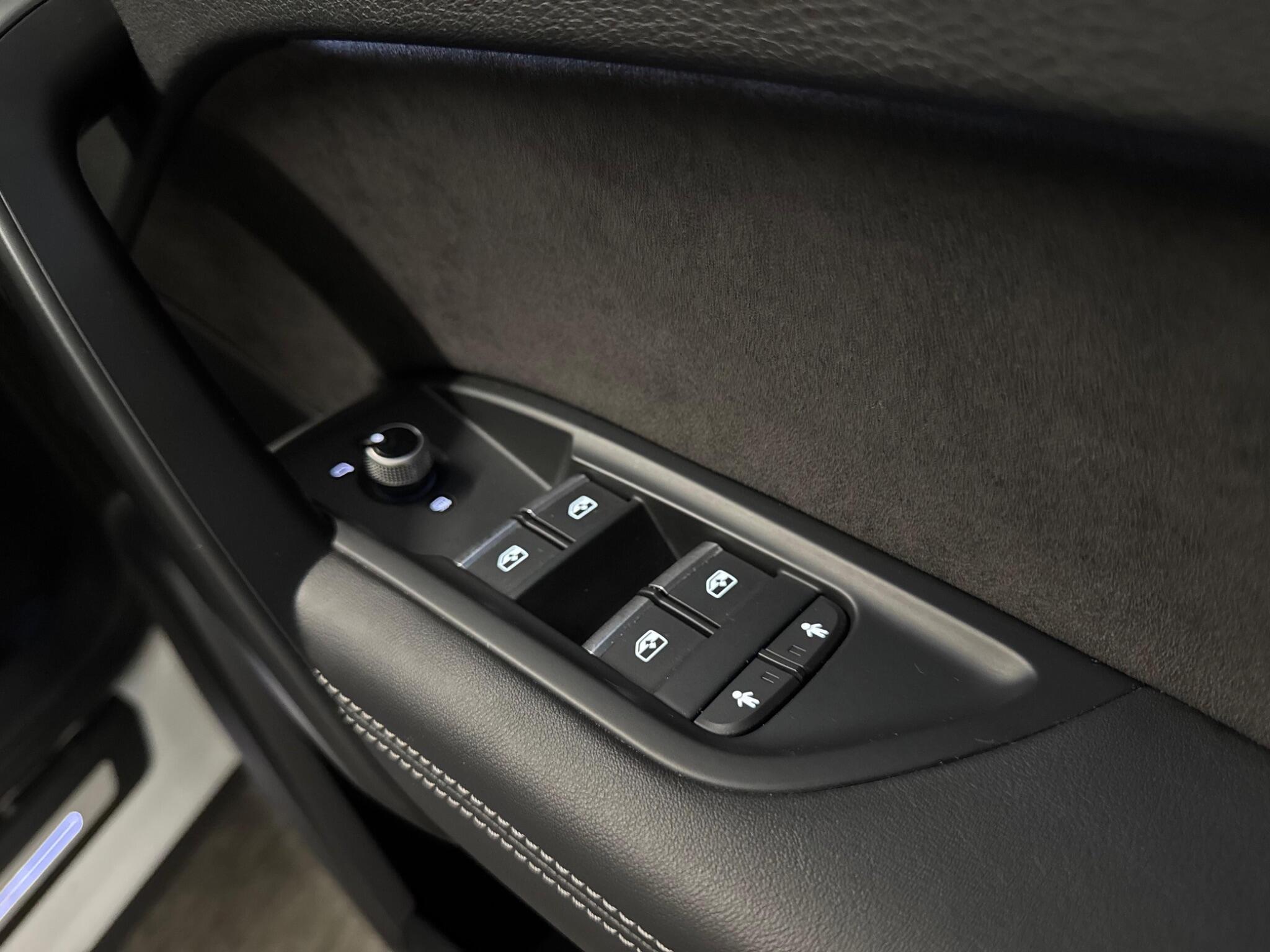Audi SQ5 view 30