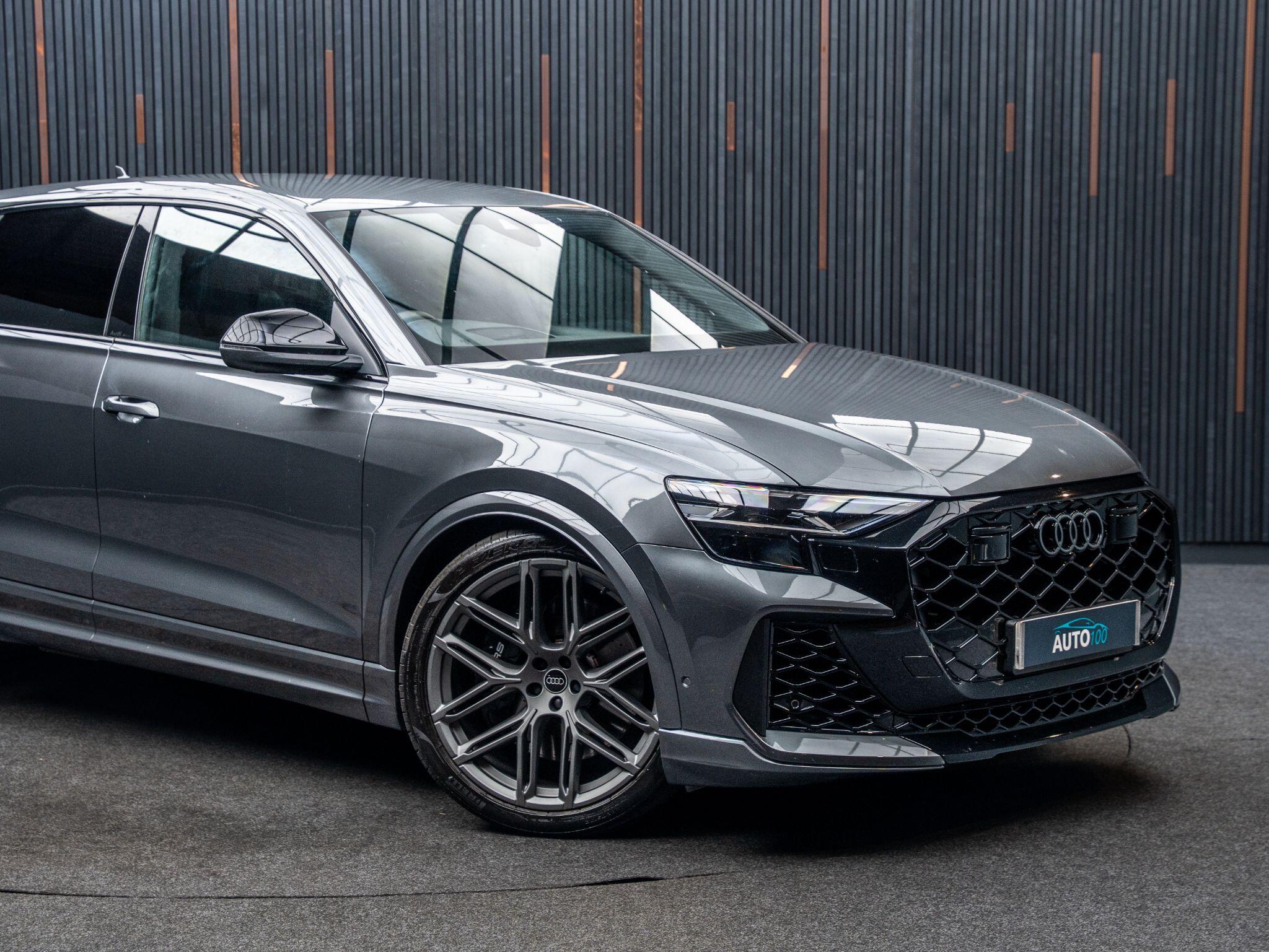 Audi RS Q8 view 9