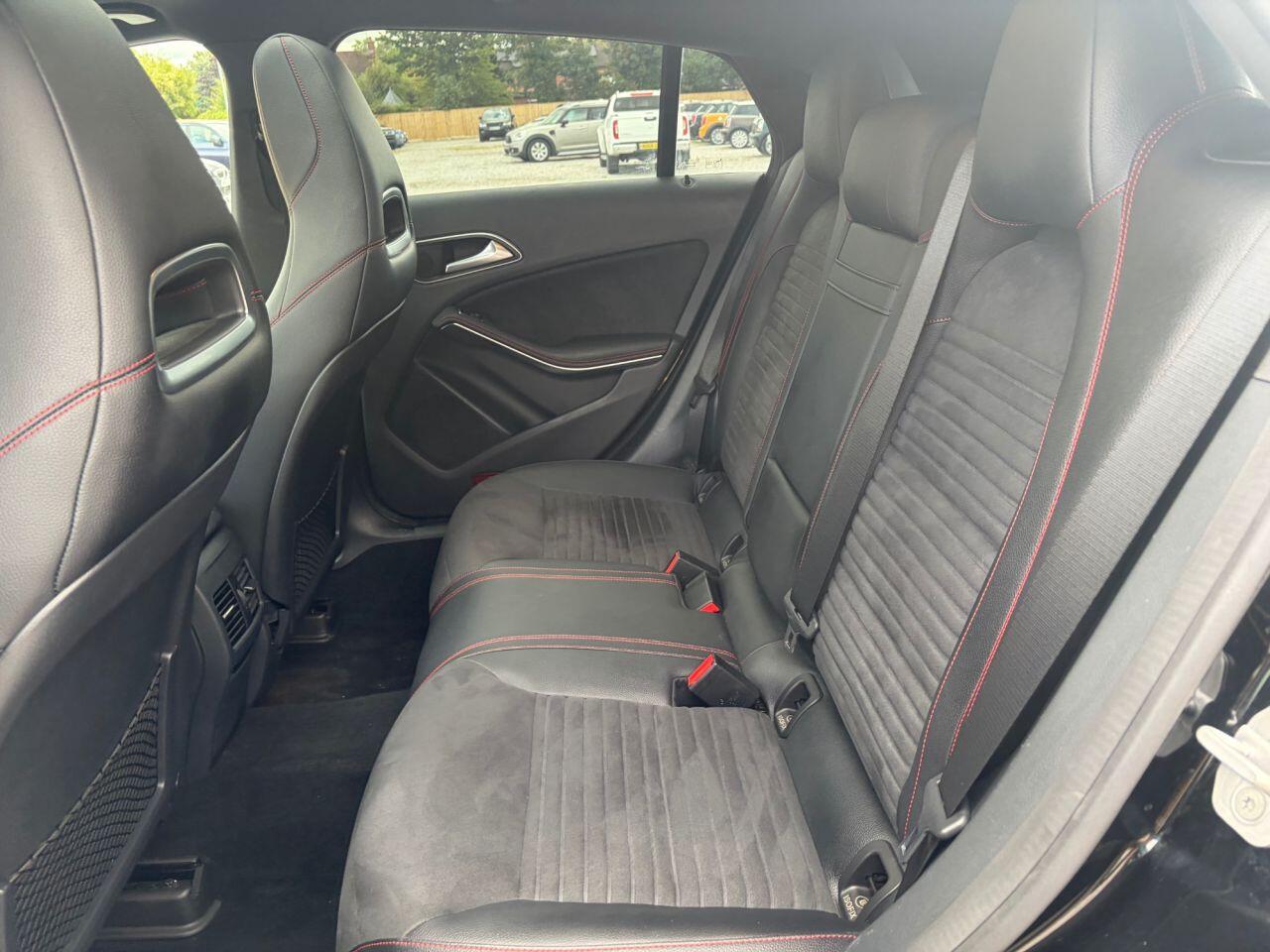 Mercedes-Benz Cla view 24