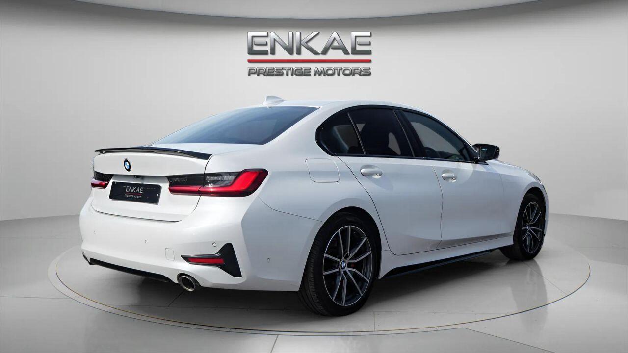 BMW 3 Series view 4