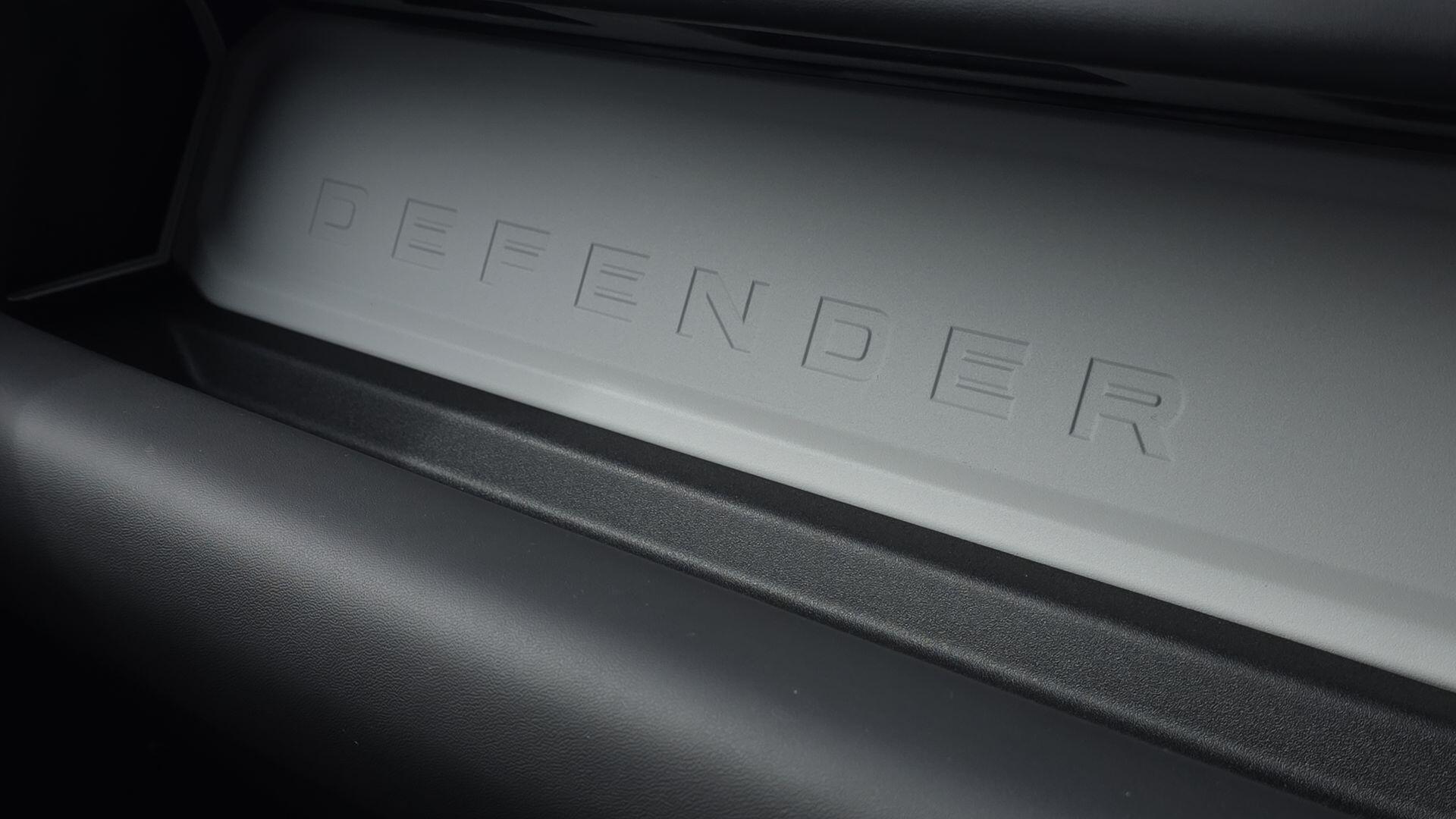 Land Rover Defender view 29