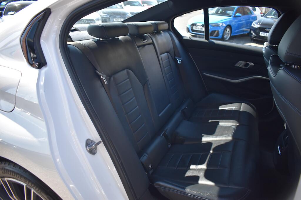 BMW 3 Series view 30
