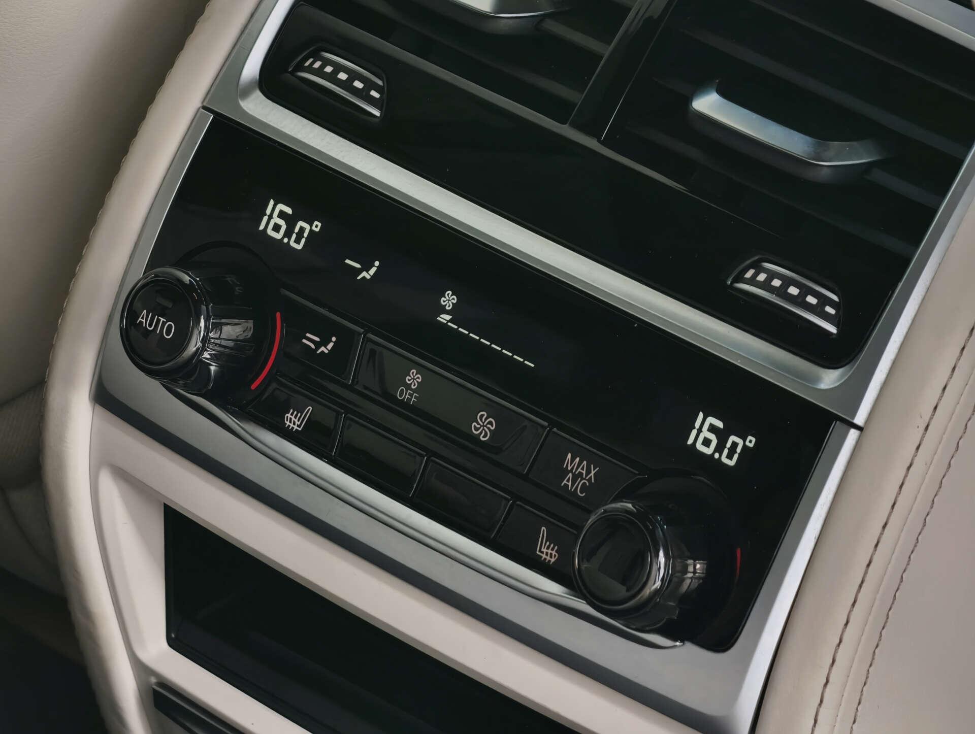 BMW 7 Series view 20