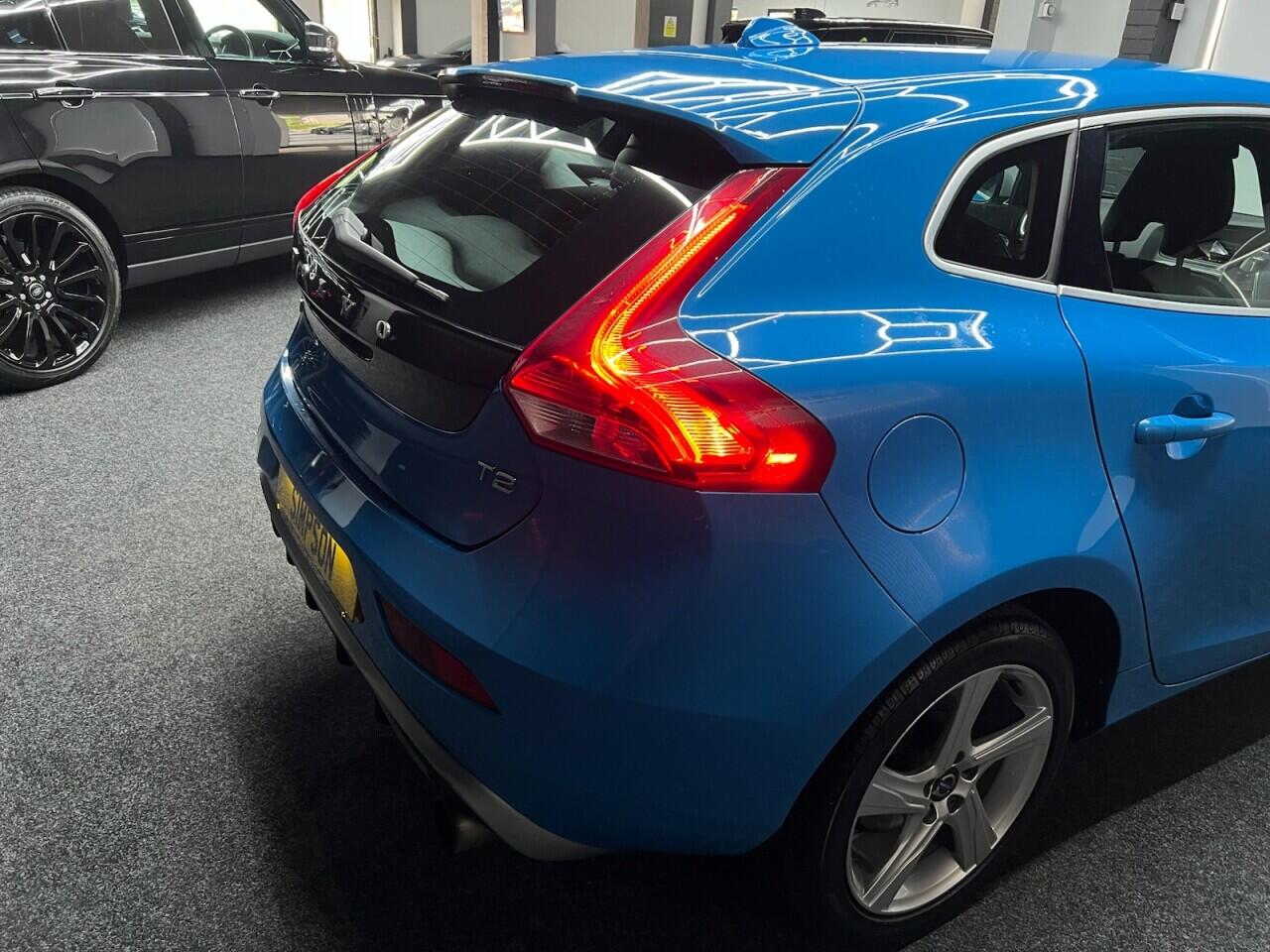 Volvo V40 view 11