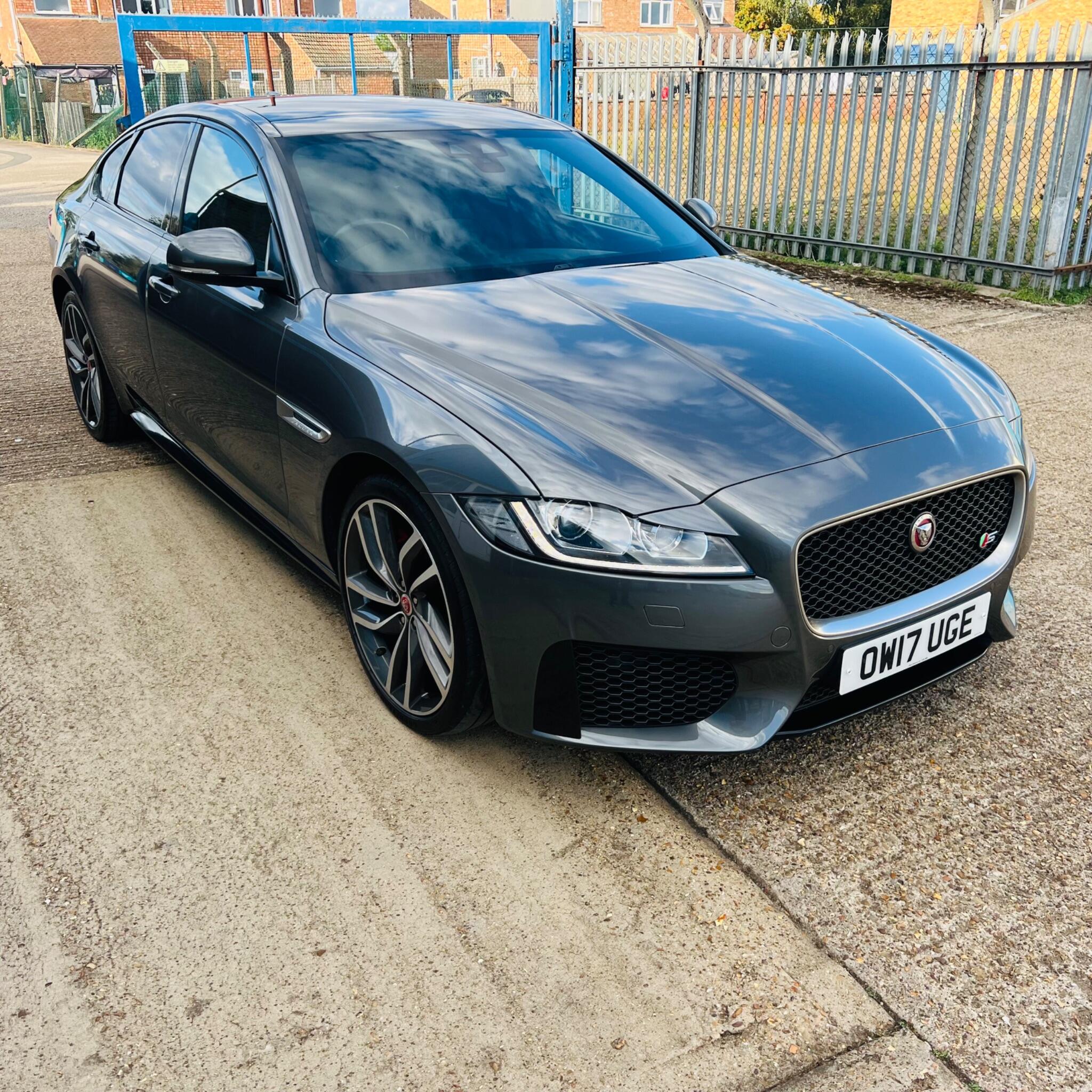 Jaguar XF view 4