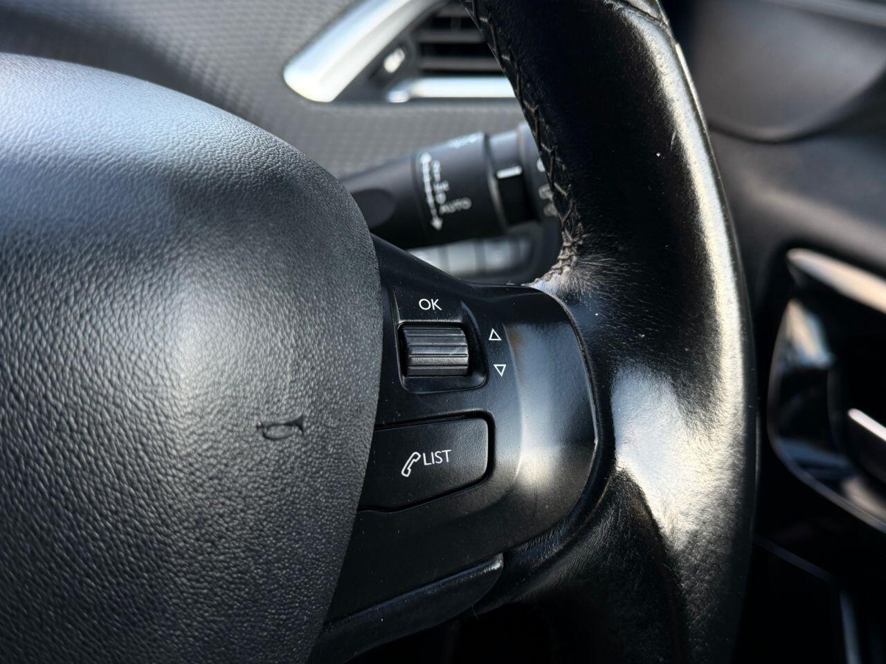 Peugeot 208 view 29