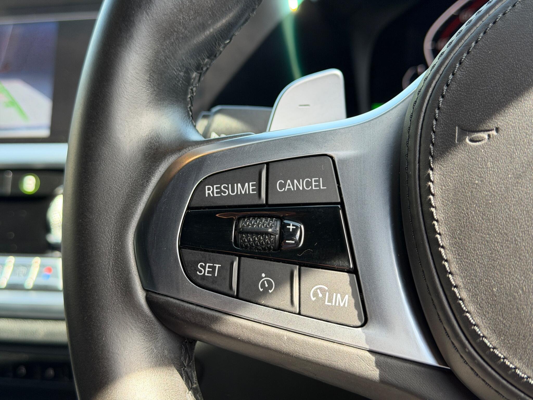 BMW 3 Series view 23