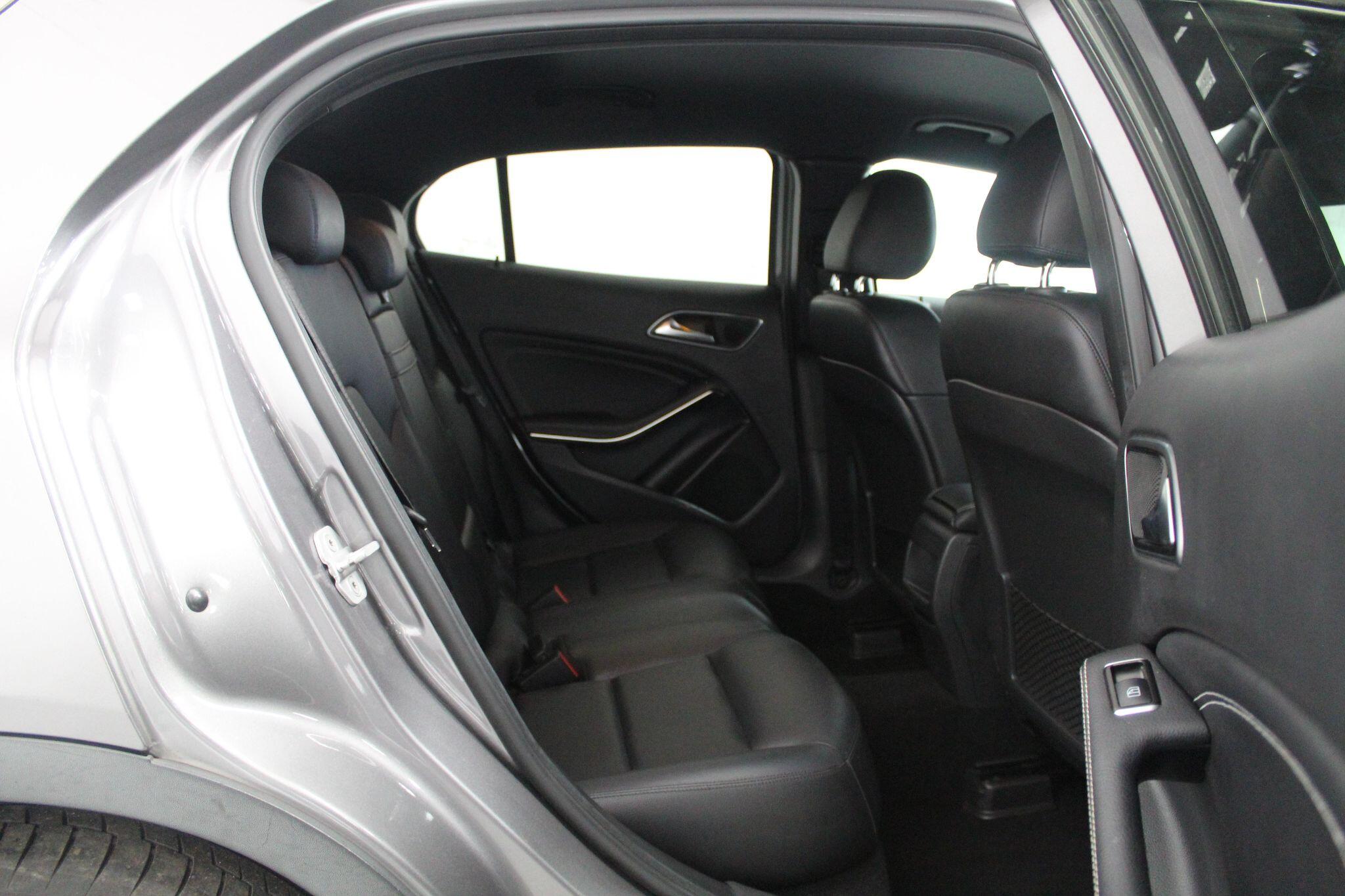 Mercedes-Benz Gla view 55