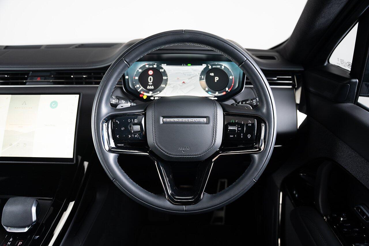 Land Rover Range Rover Sport view 4