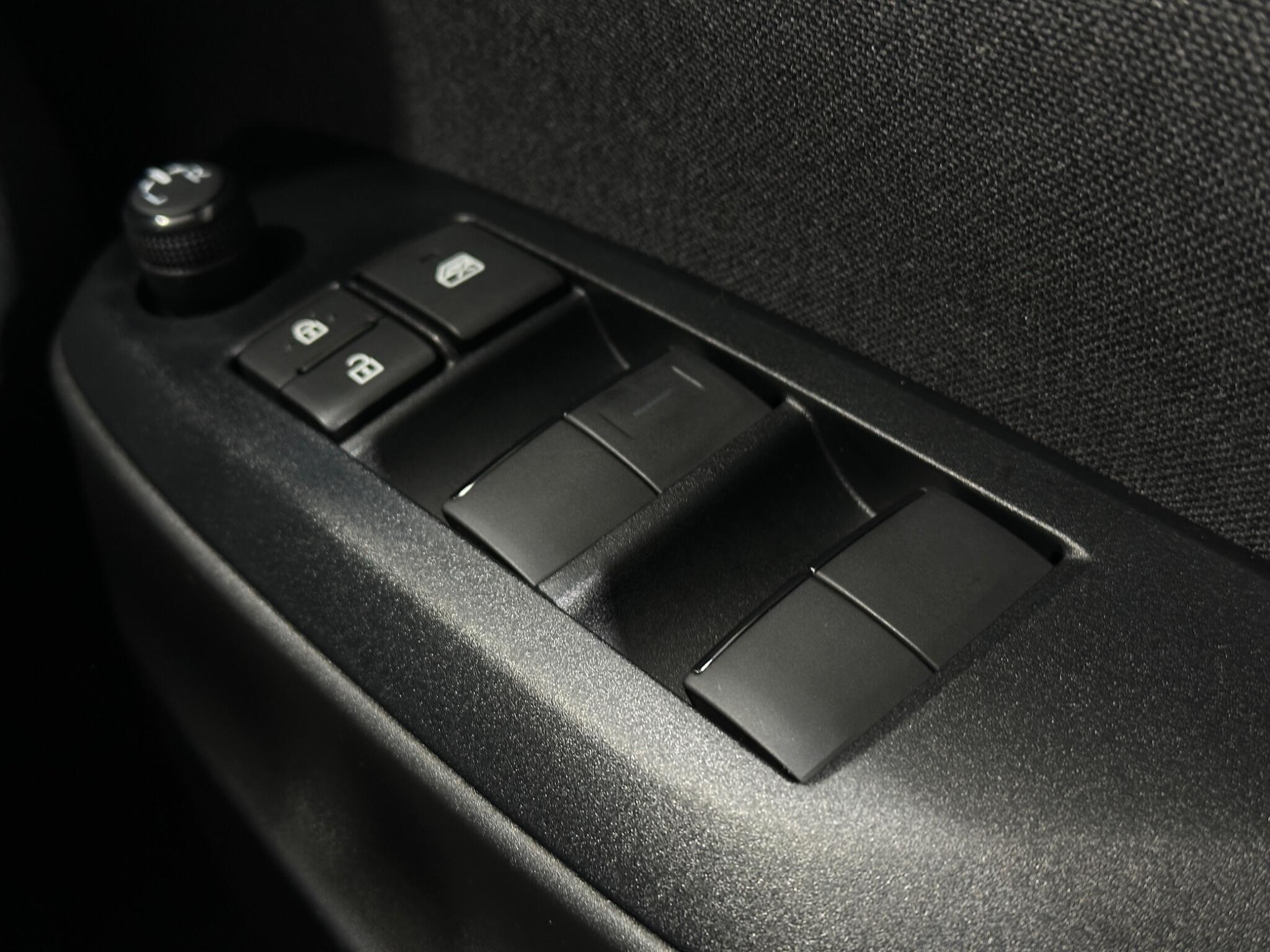 Mazda Mazda2 view 18