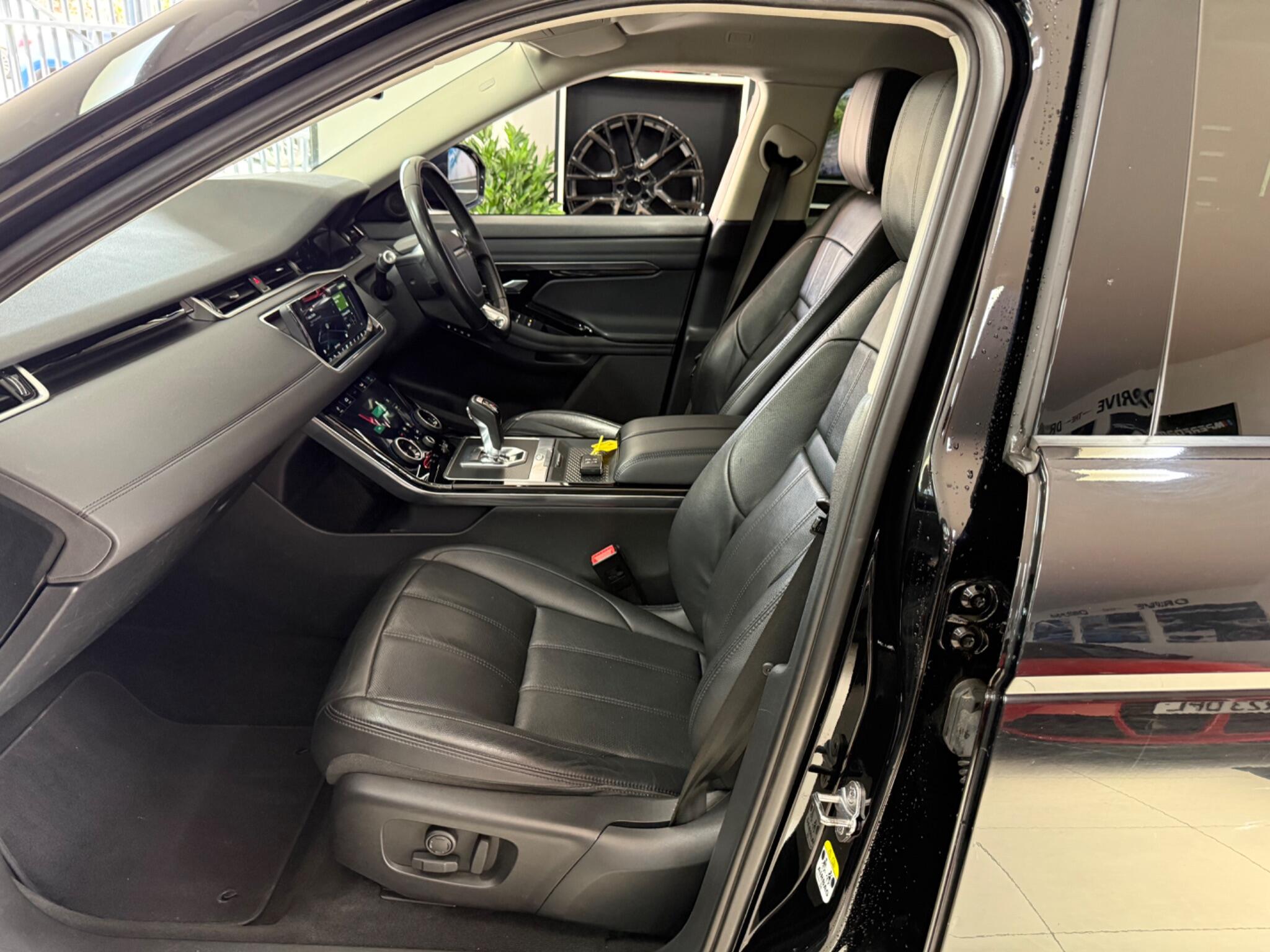Land Rover Range Rover Evoque view 32