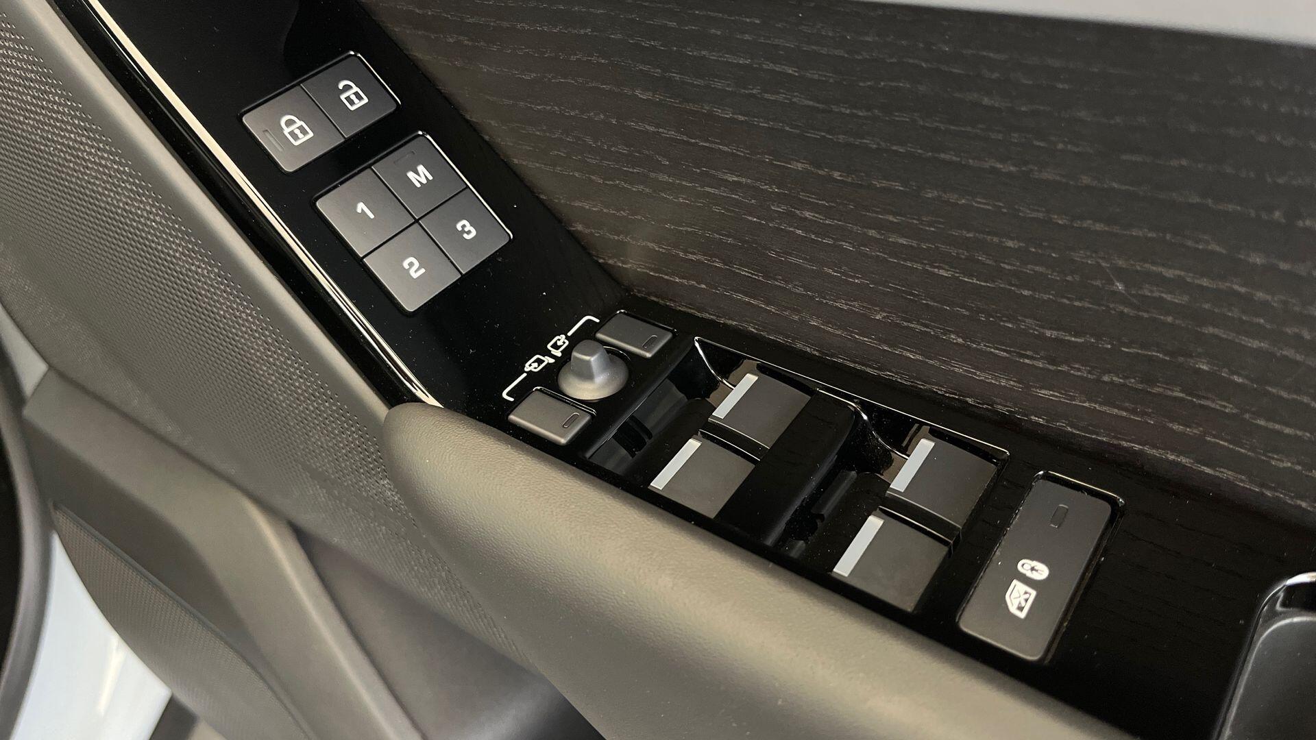 Land Rover Range Rover Velar view 25