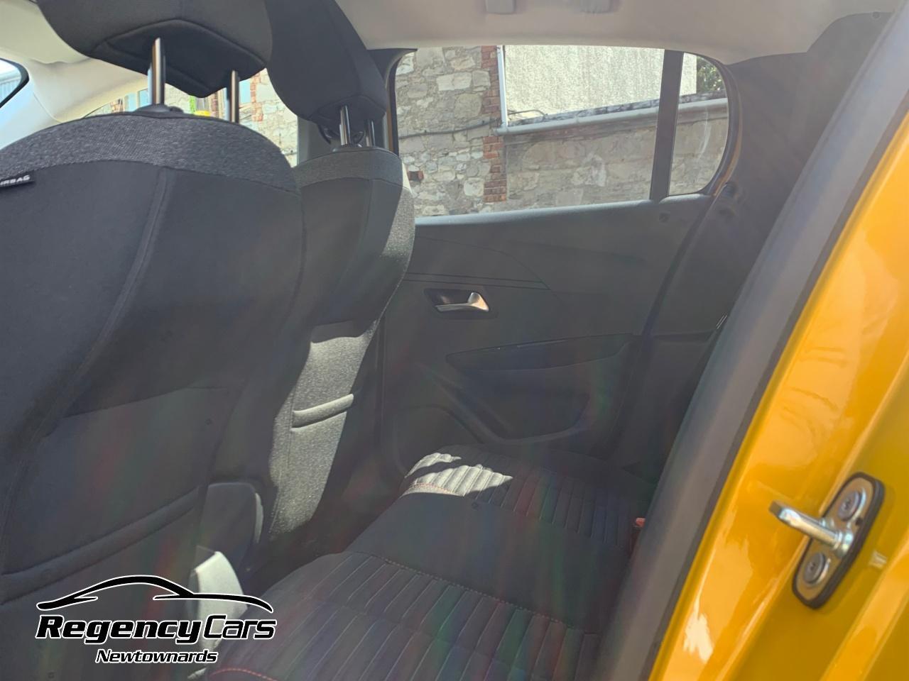 Peugeot 208 view 12