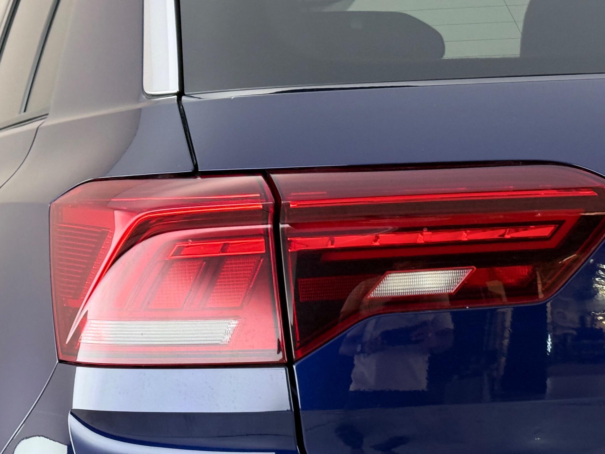 Volkswagen T-Roc view 11