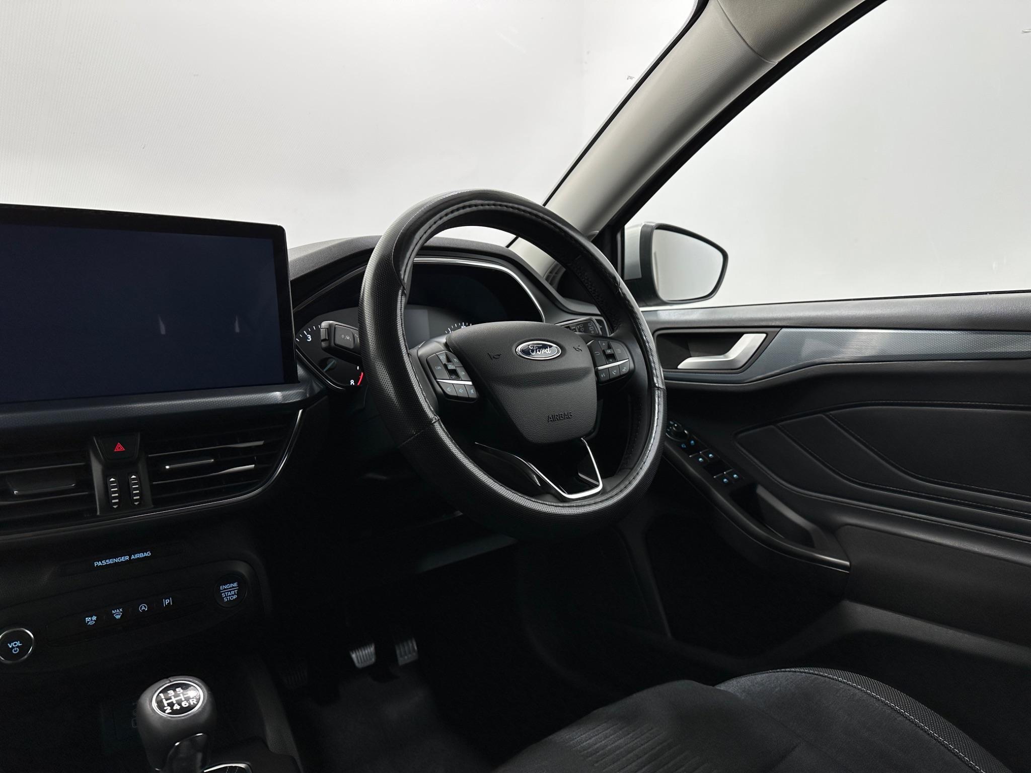 Ford Focus view 11