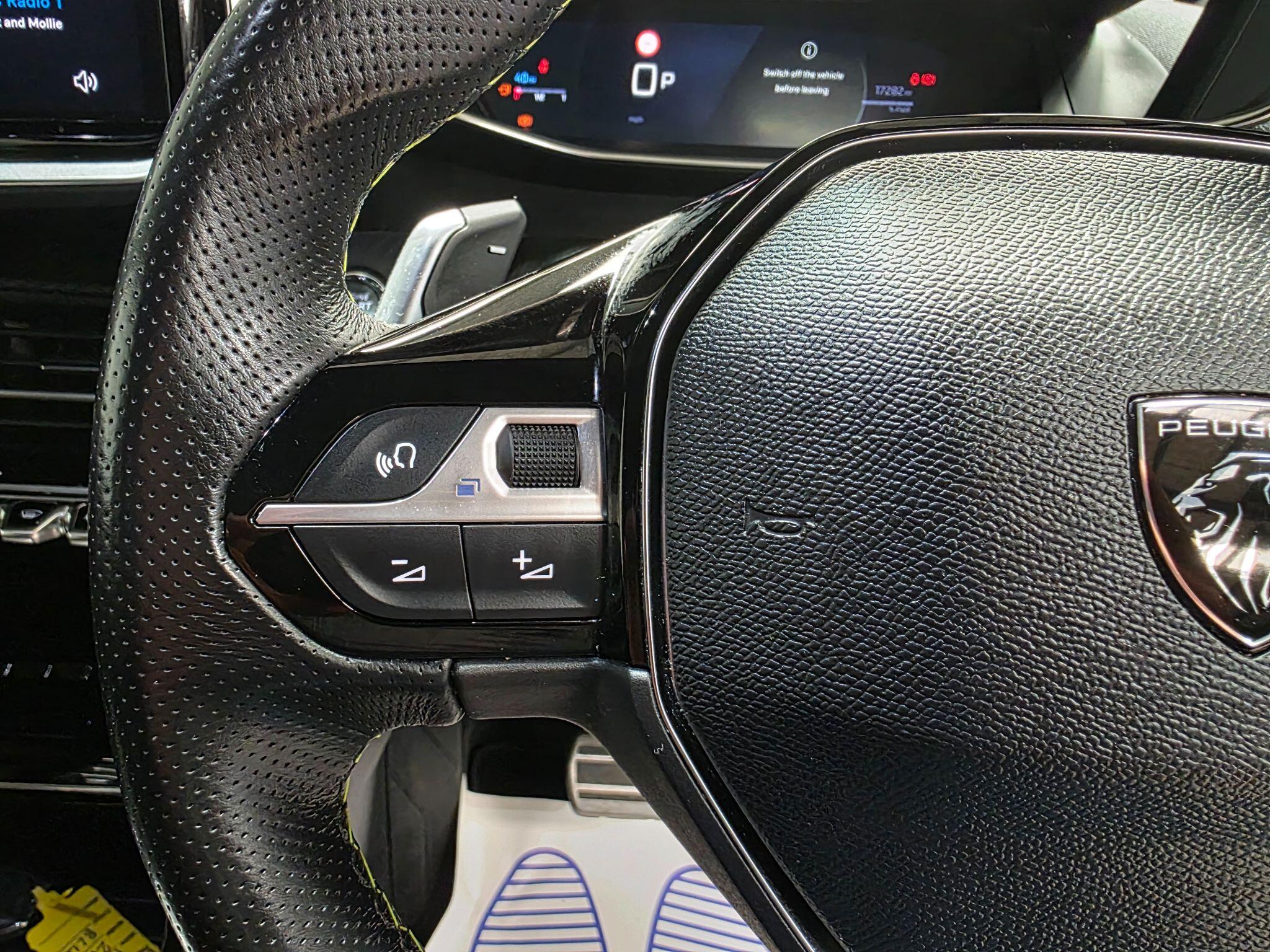 Peugeot 208 view 17