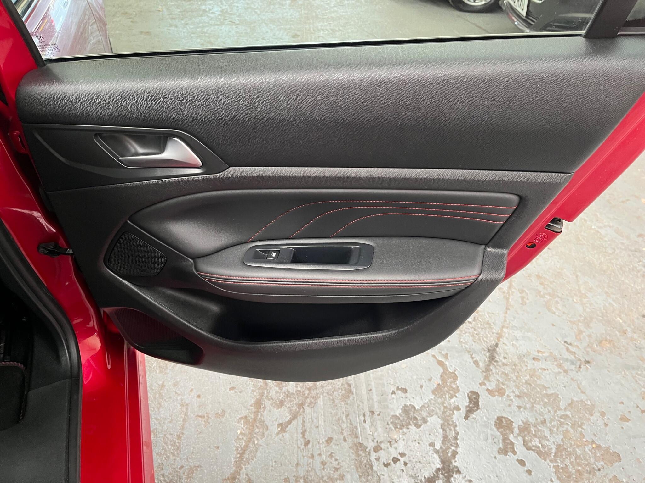 Peugeot 308 view 34