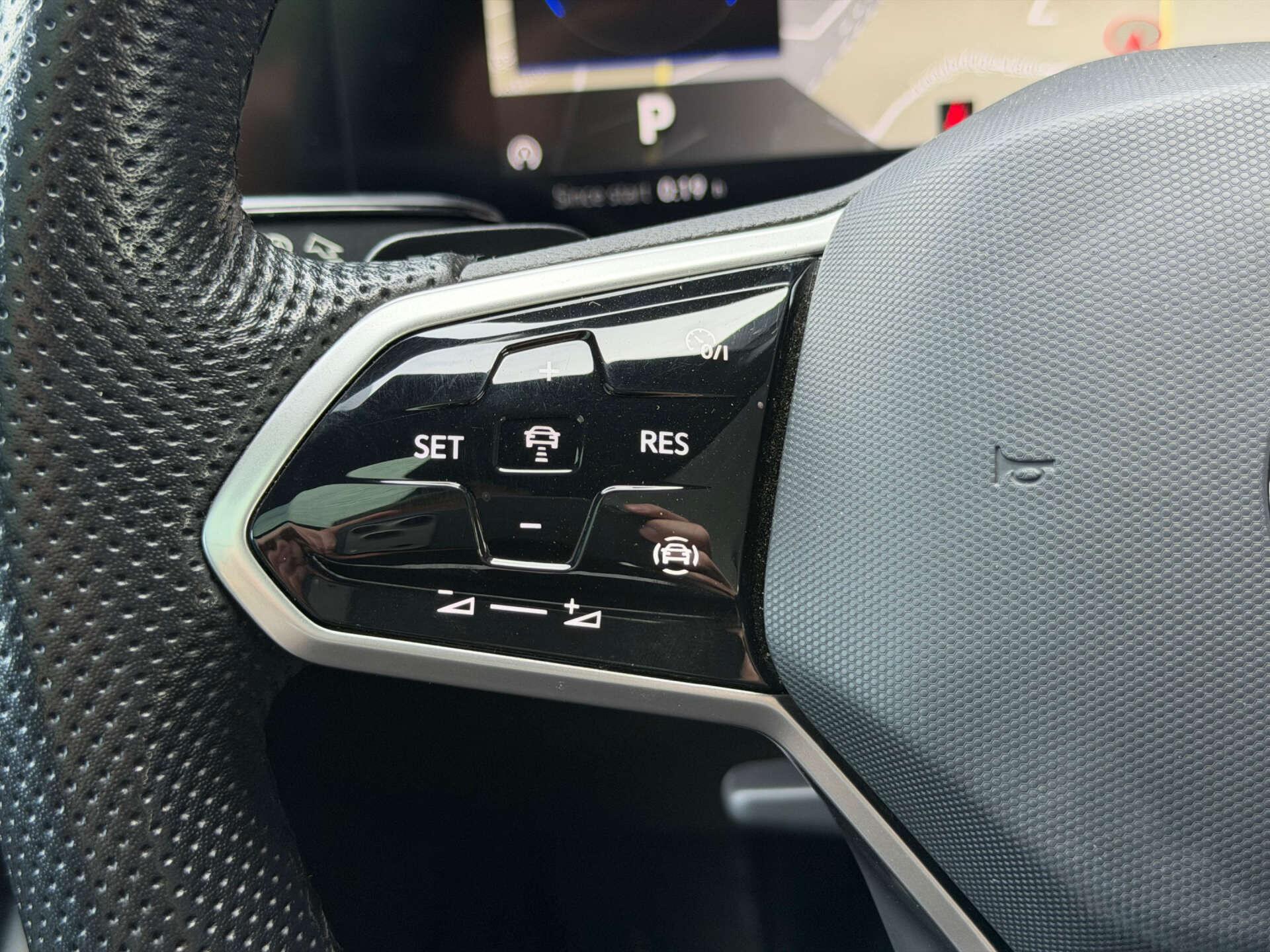 Volkswagen Touareg view 19