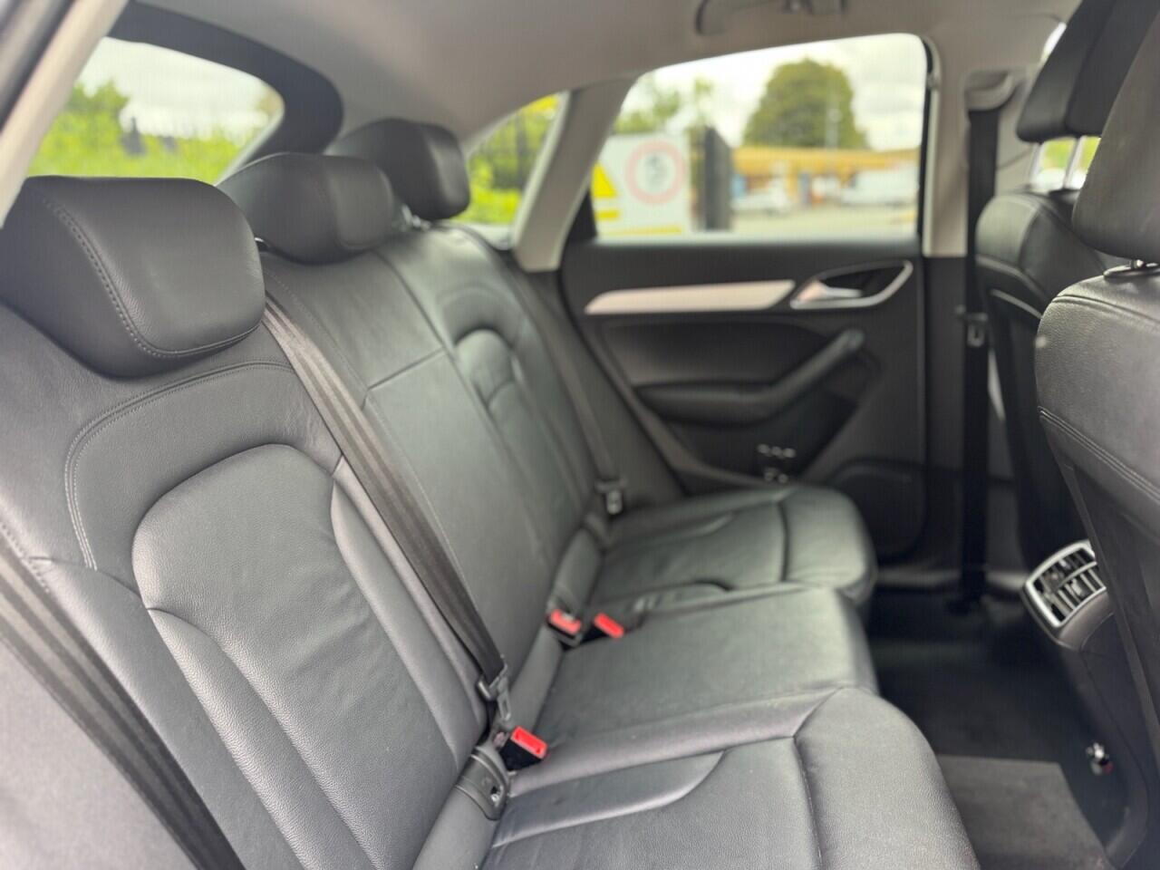 Audi Q3 view 16
