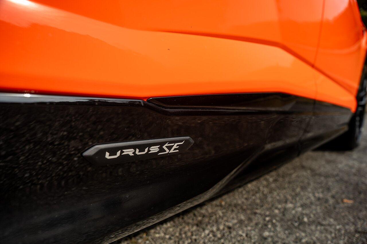 Lamborghini Urus view 6