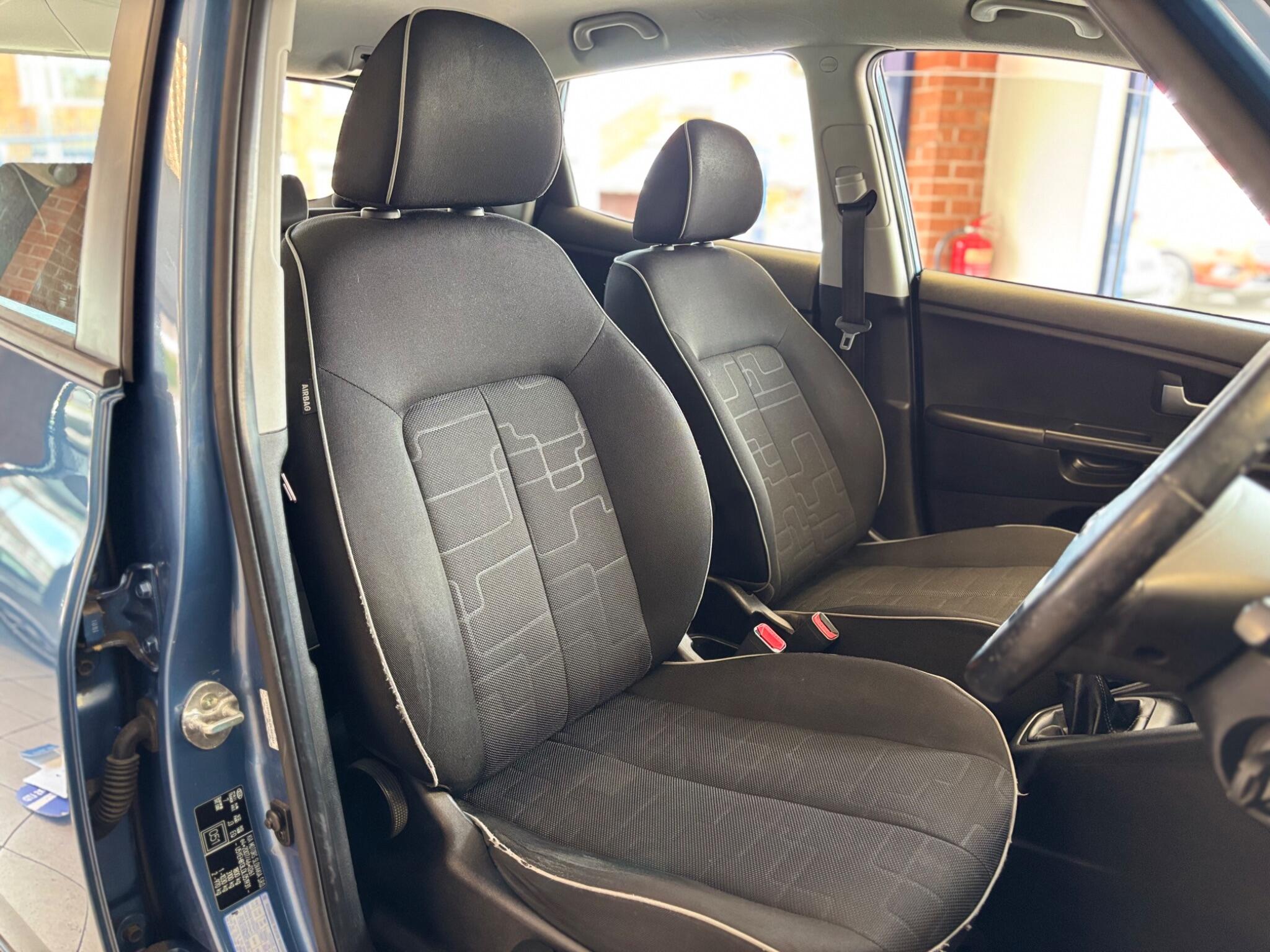 Kia Venga view 13
