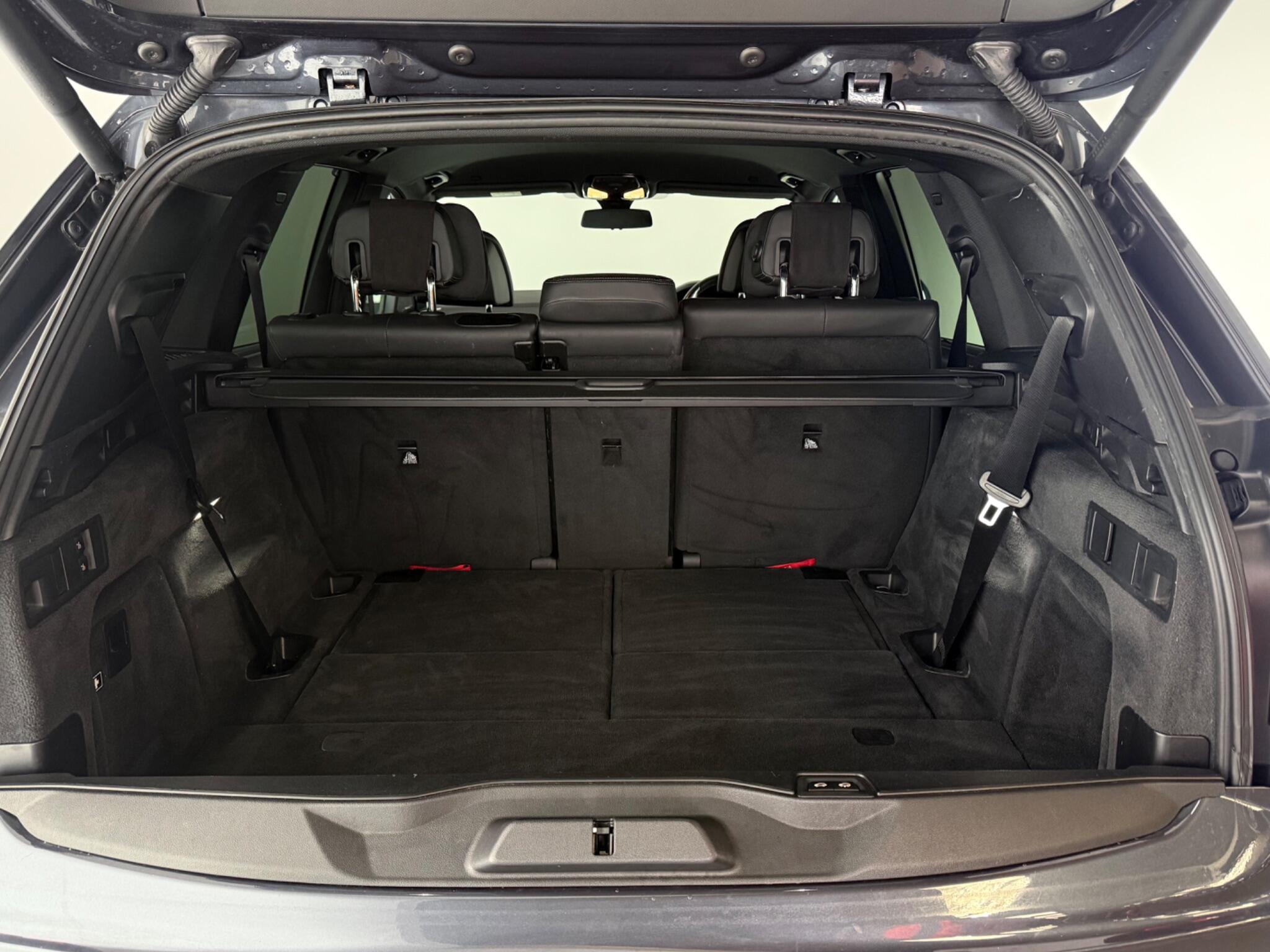 BMW X5 view 10