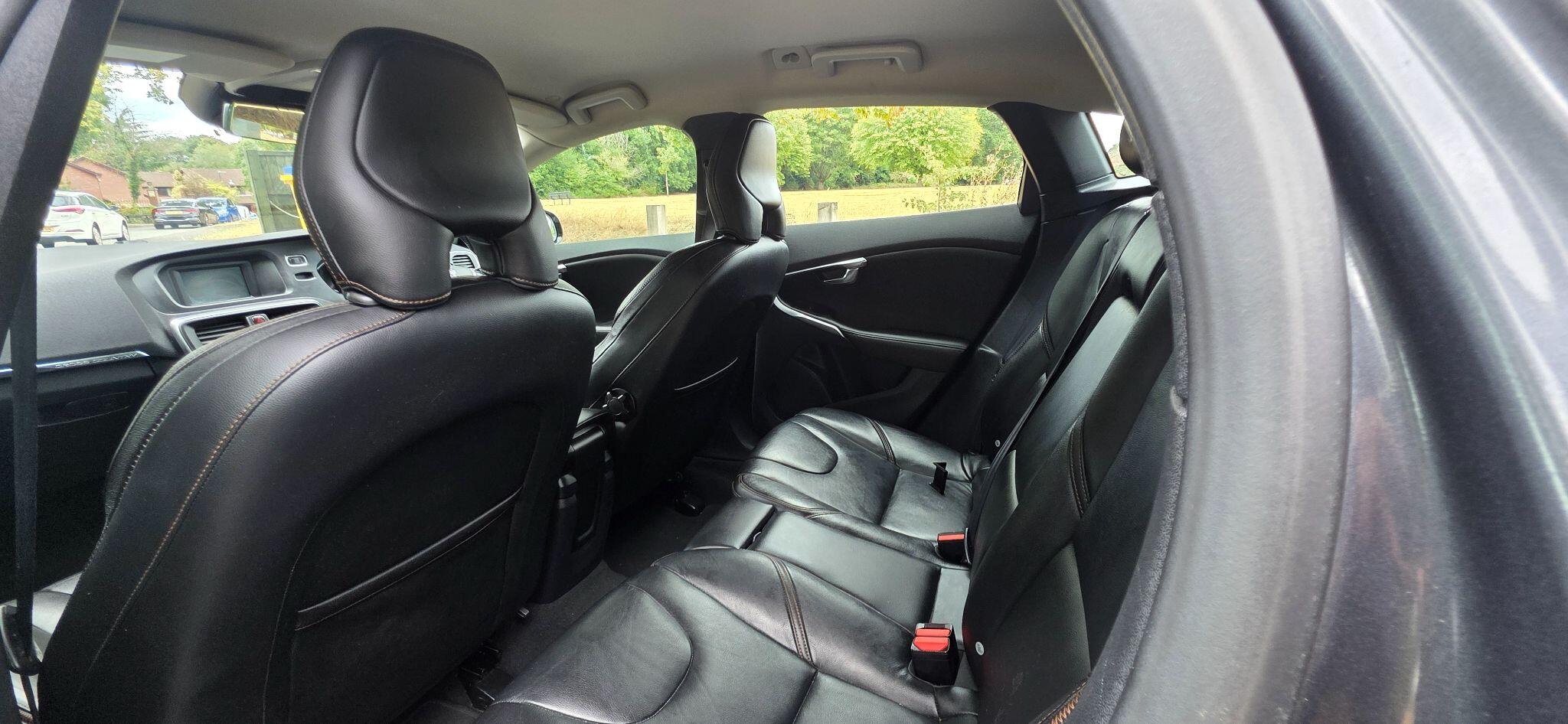 Volvo V40 Cross Country view 29