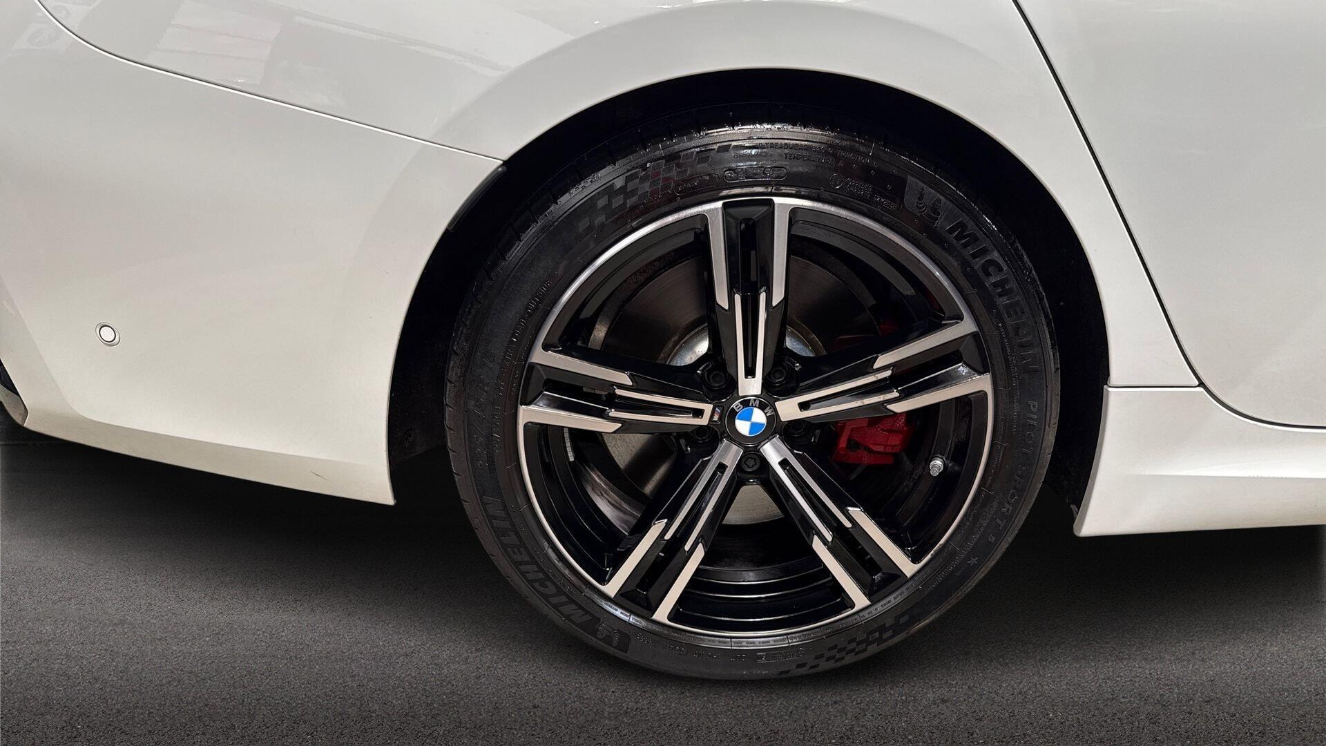 BMW 3 Series view 14