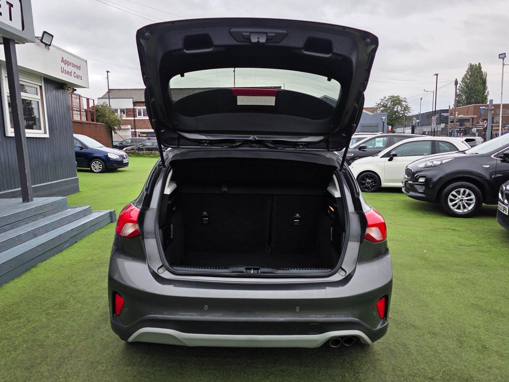 Ford Focus view 13