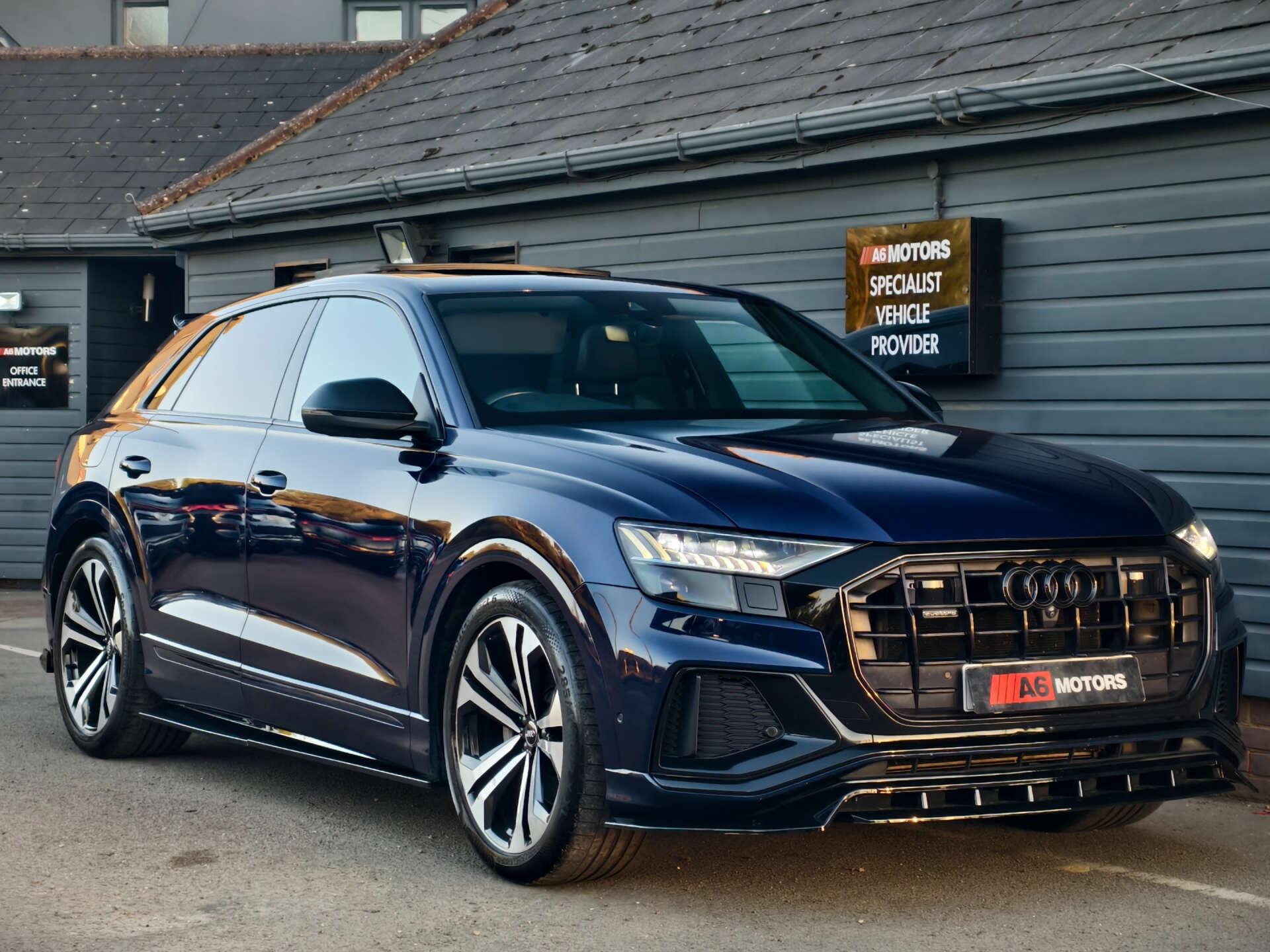 Audi Q8 view 8