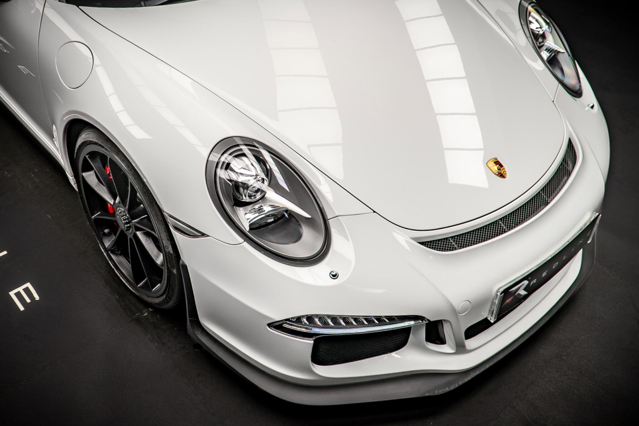 Porsche 911 view 11